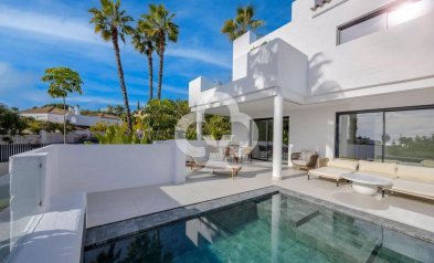 Adosados - Obra nueva - Estepona -
                Calle Tolox, 8