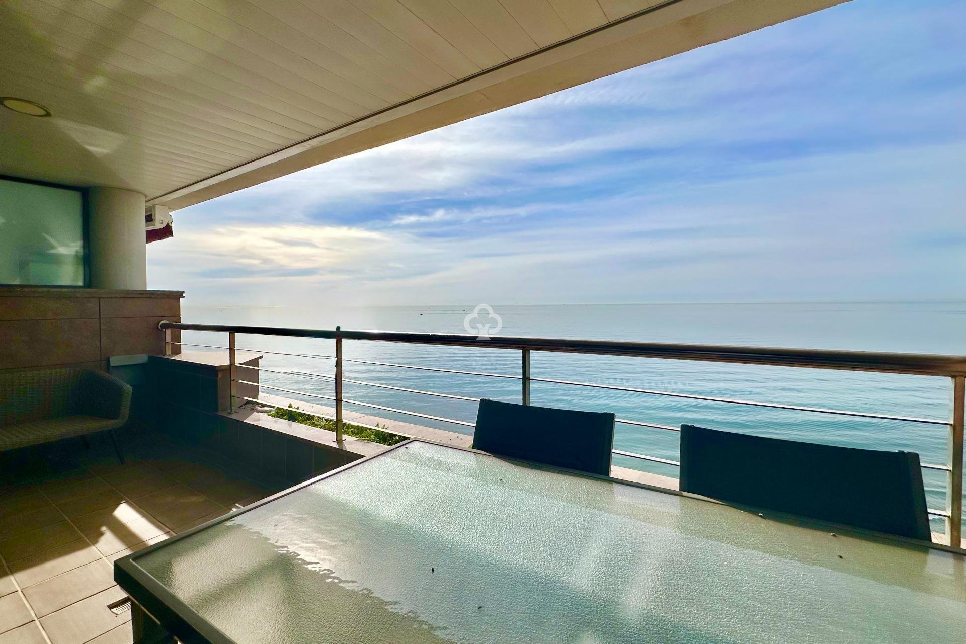 Återförsäljning - Ático Dúplex -
Fuengirola - Carvajal