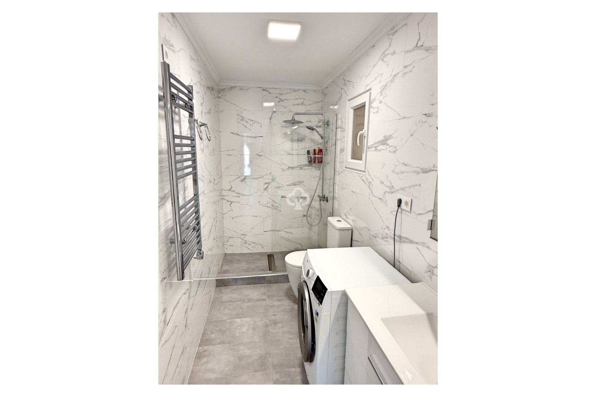 Återförsäljning - Chalet -
Guardamar del Segura - Urbanizaciones