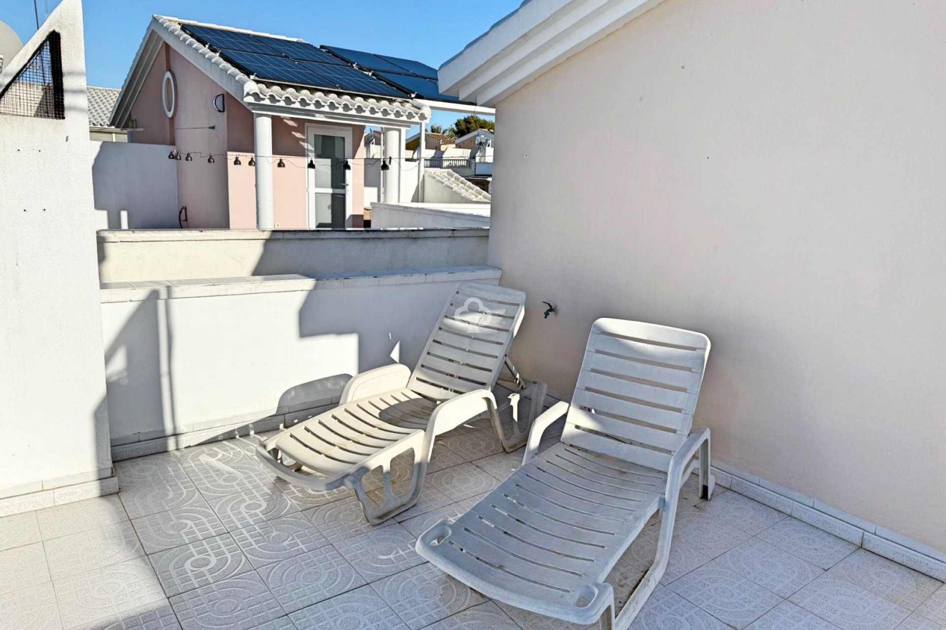 Återförsäljning - Chalet -
Guardamar del Segura - Urbanizaciones