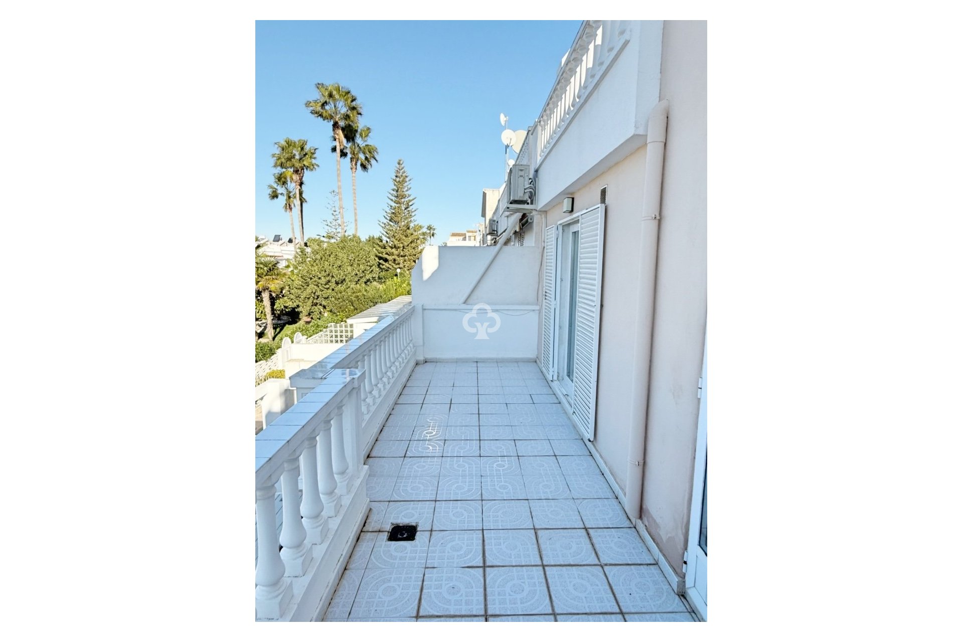 Återförsäljning - Chalet -
Guardamar del Segura - Urbanizaciones