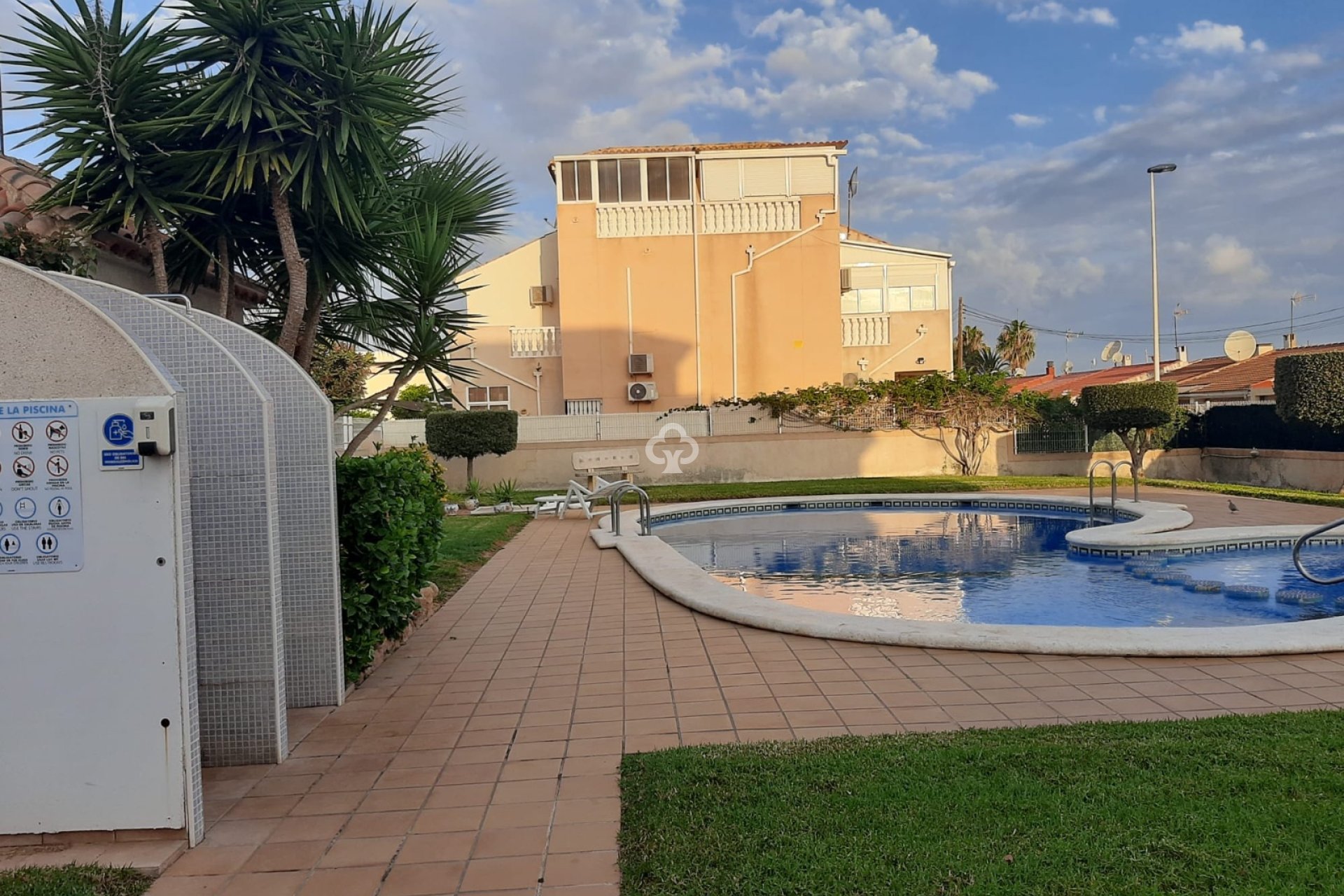 Återförsäljning - Duplex -
Torrevieja - 03184