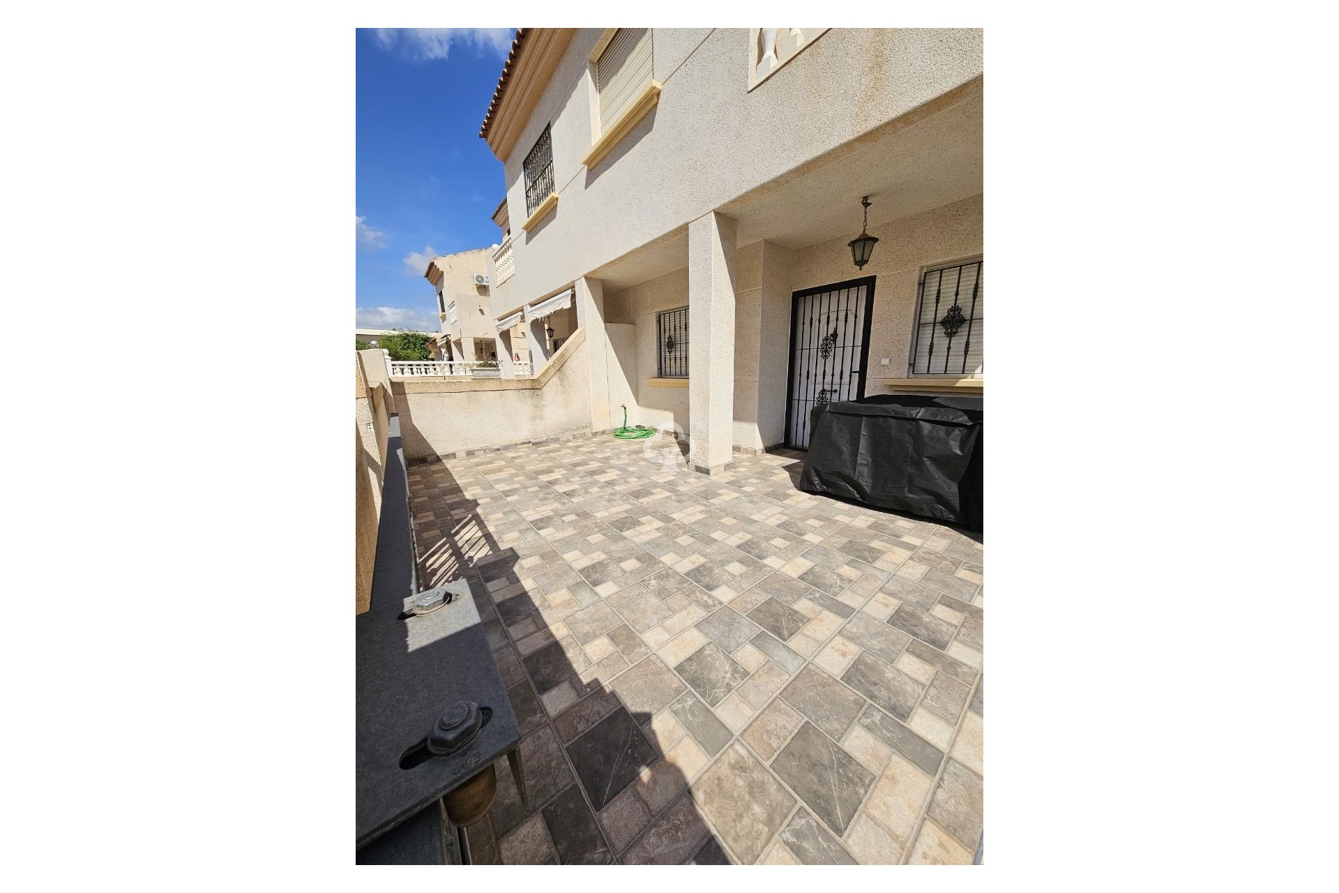 Återförsäljning - Duplex -
Torrevieja - 03184