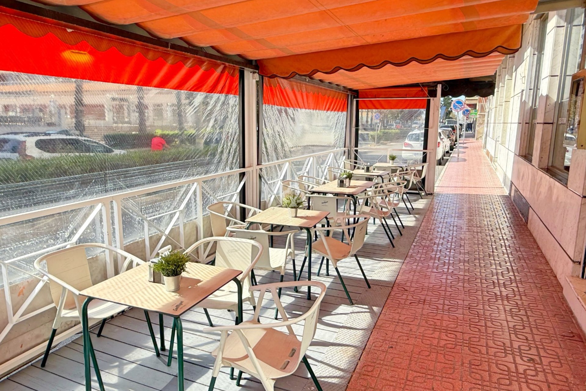 Återförsäljning - Kommersiell -
Torrevieja - El Acequión - Los Náufragos