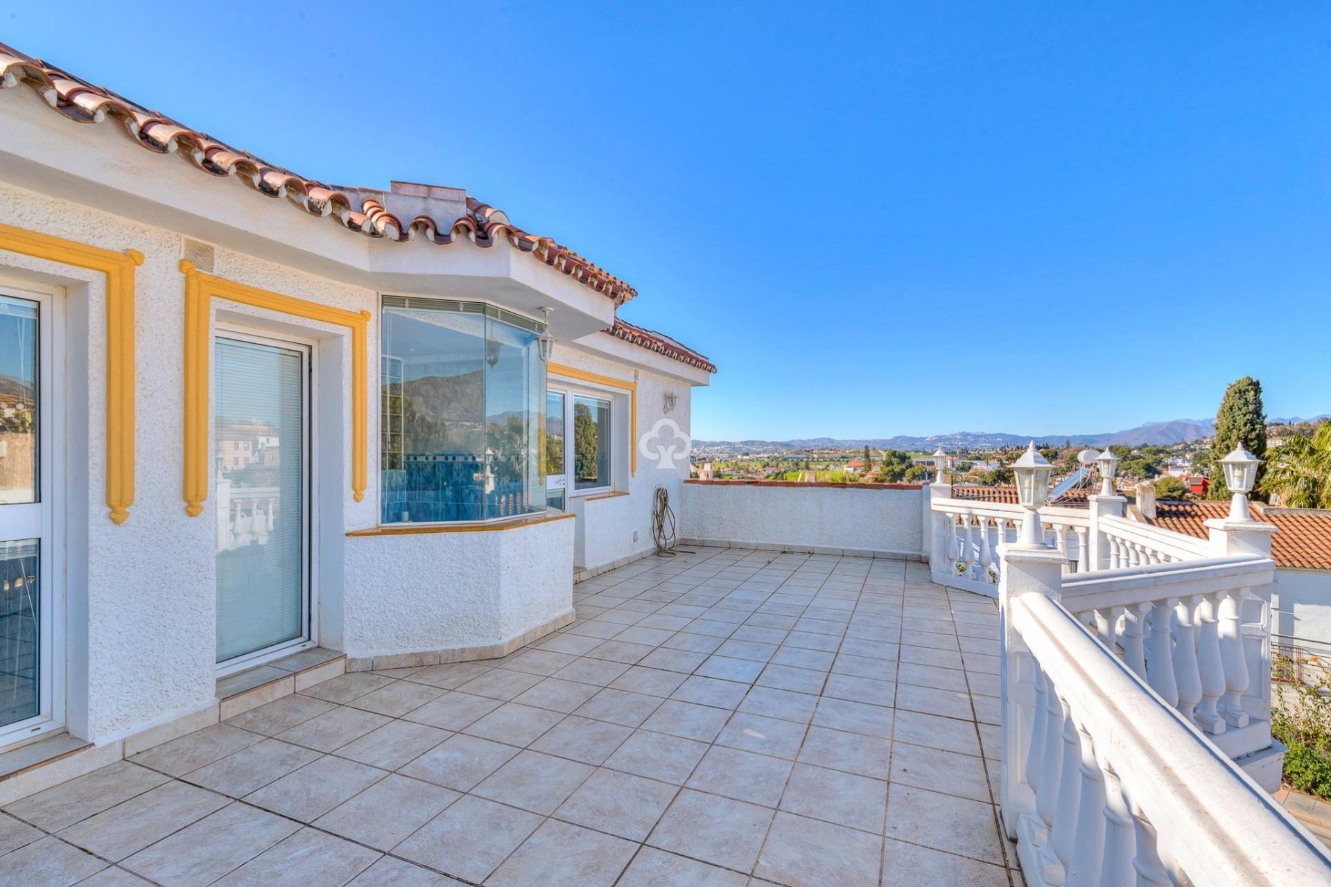 Återförsäljning - Villa -
Fuengirola - La Sierrezuela