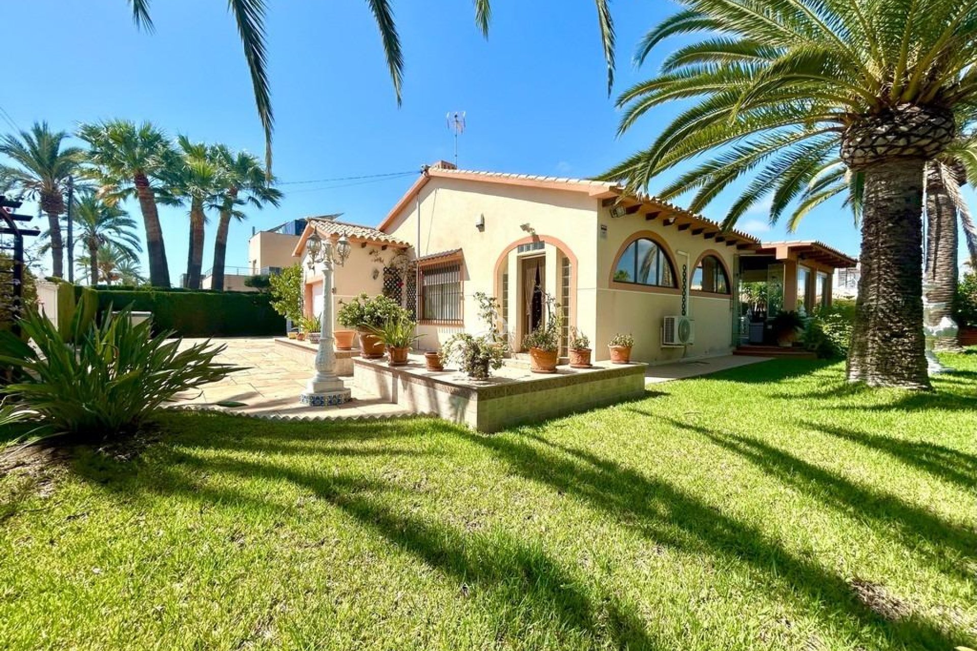 Återförsäljning - Villa -
Orihuela Costa - Aguamarina