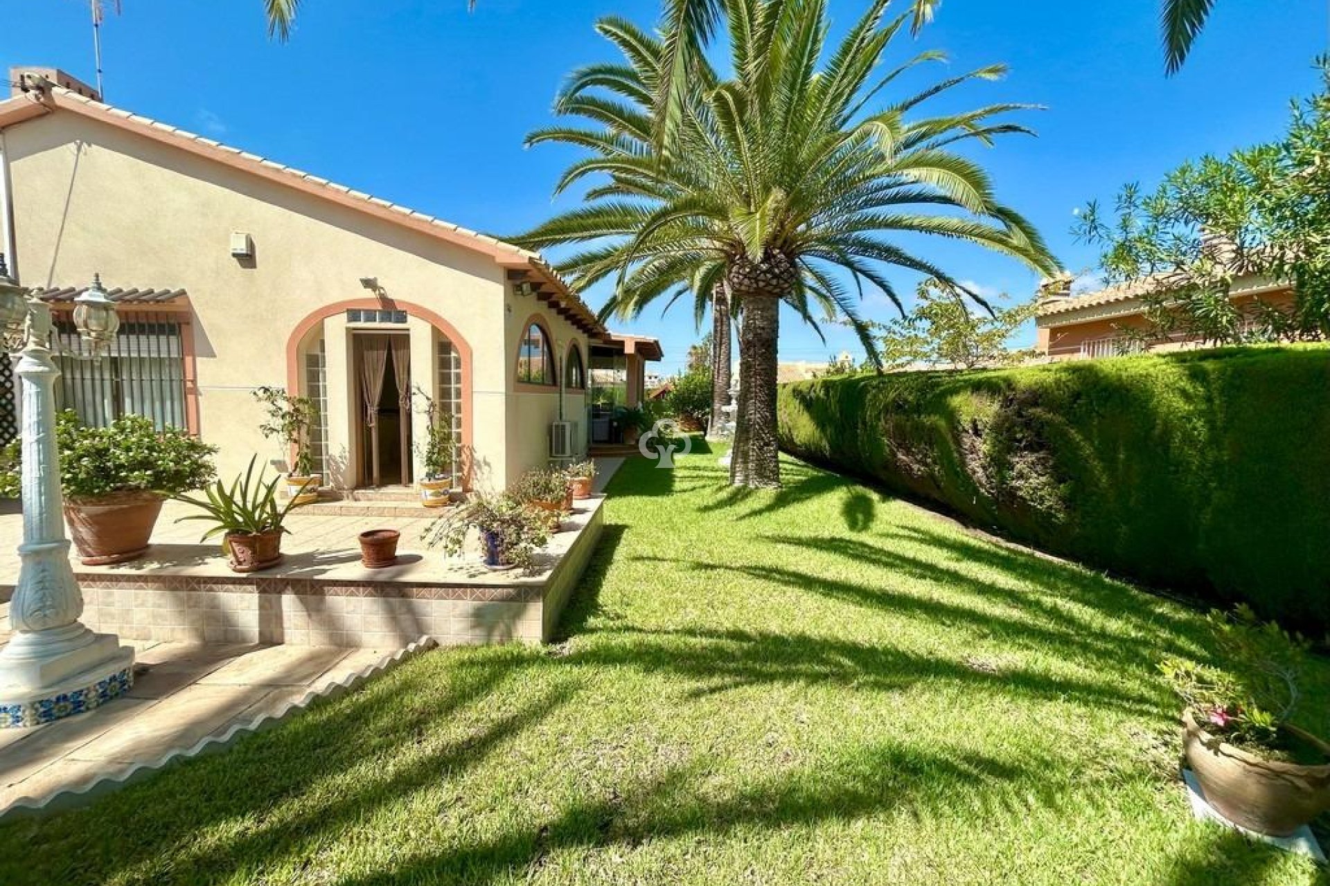 Återförsäljning - Villa -
Orihuela Costa - Aguamarina