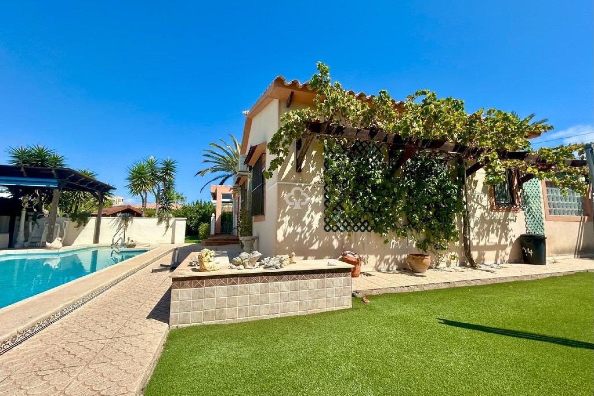 Återförsäljning - Villa -
Orihuela Costa - Aguamarina