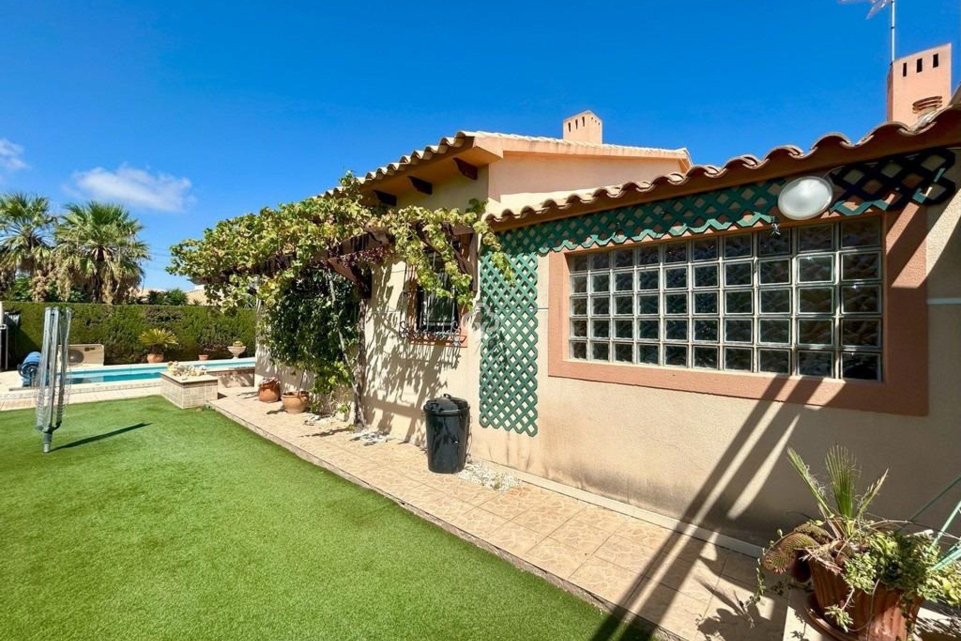 Återförsäljning - Villa -
Orihuela Costa - Aguamarina
