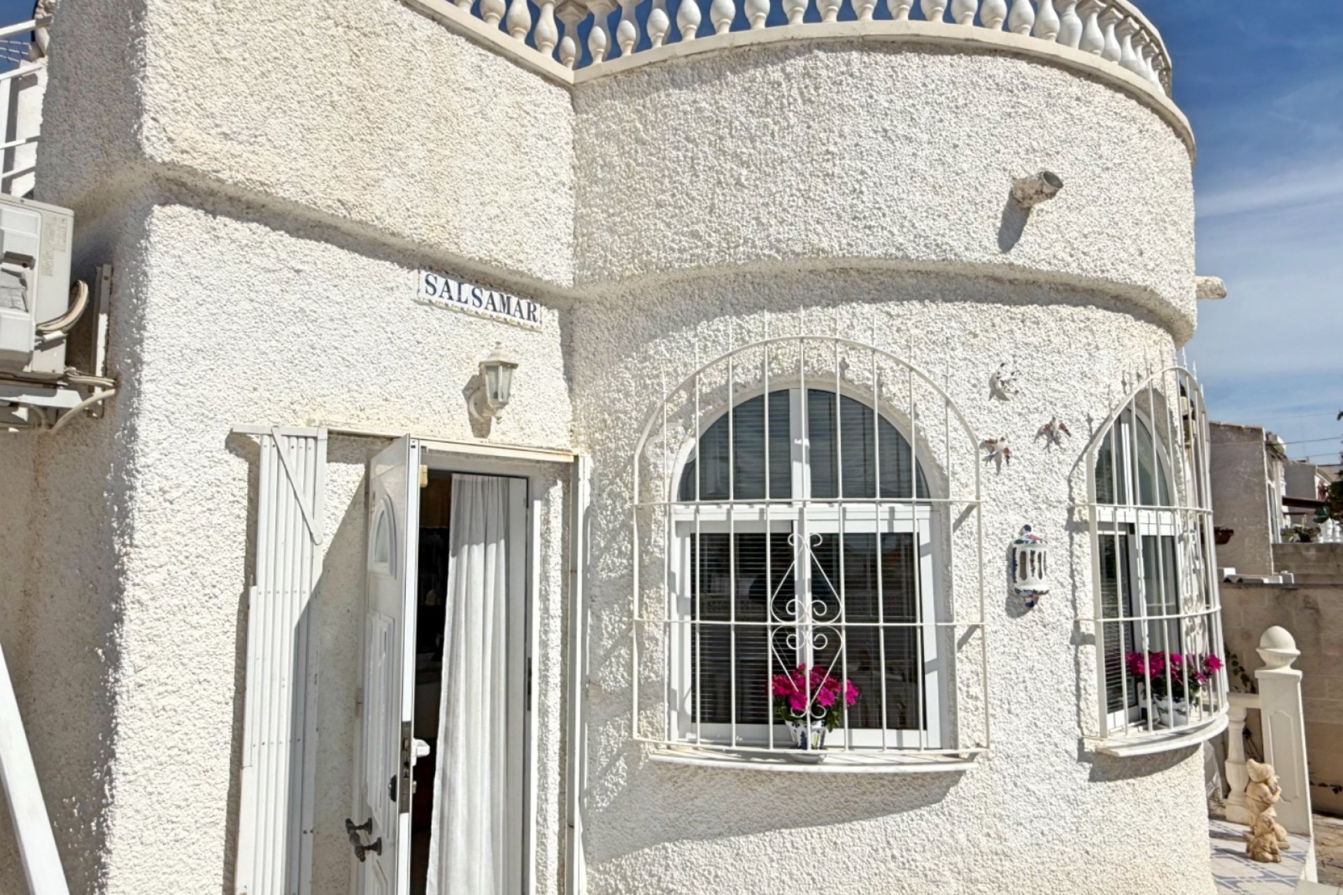 Återförsäljning - Villa -
Torrevieja - 03184