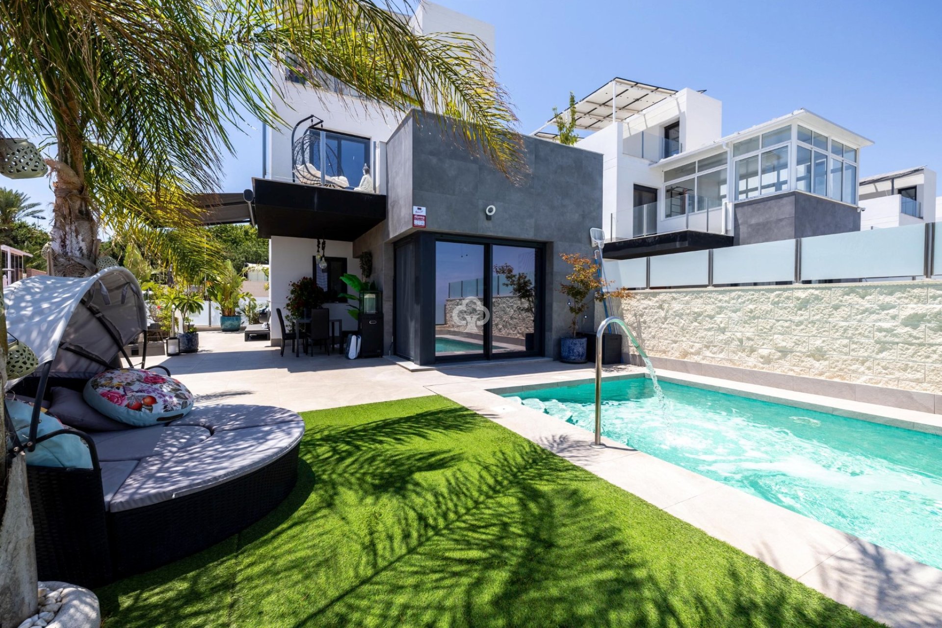 Återförsäljning - Villa -
Torrevieja - Los altos