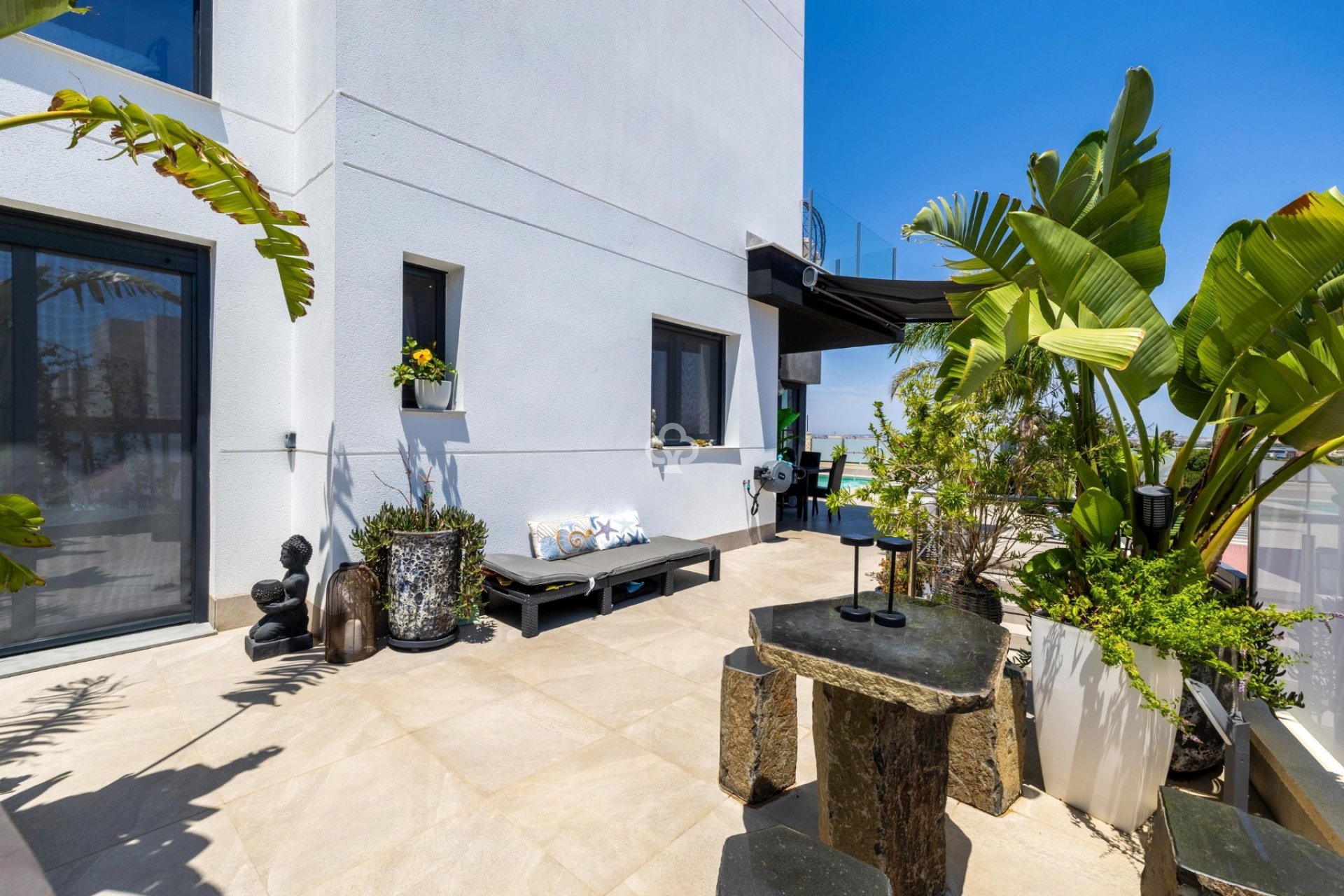 Återförsäljning - Villa -
Torrevieja - Los altos