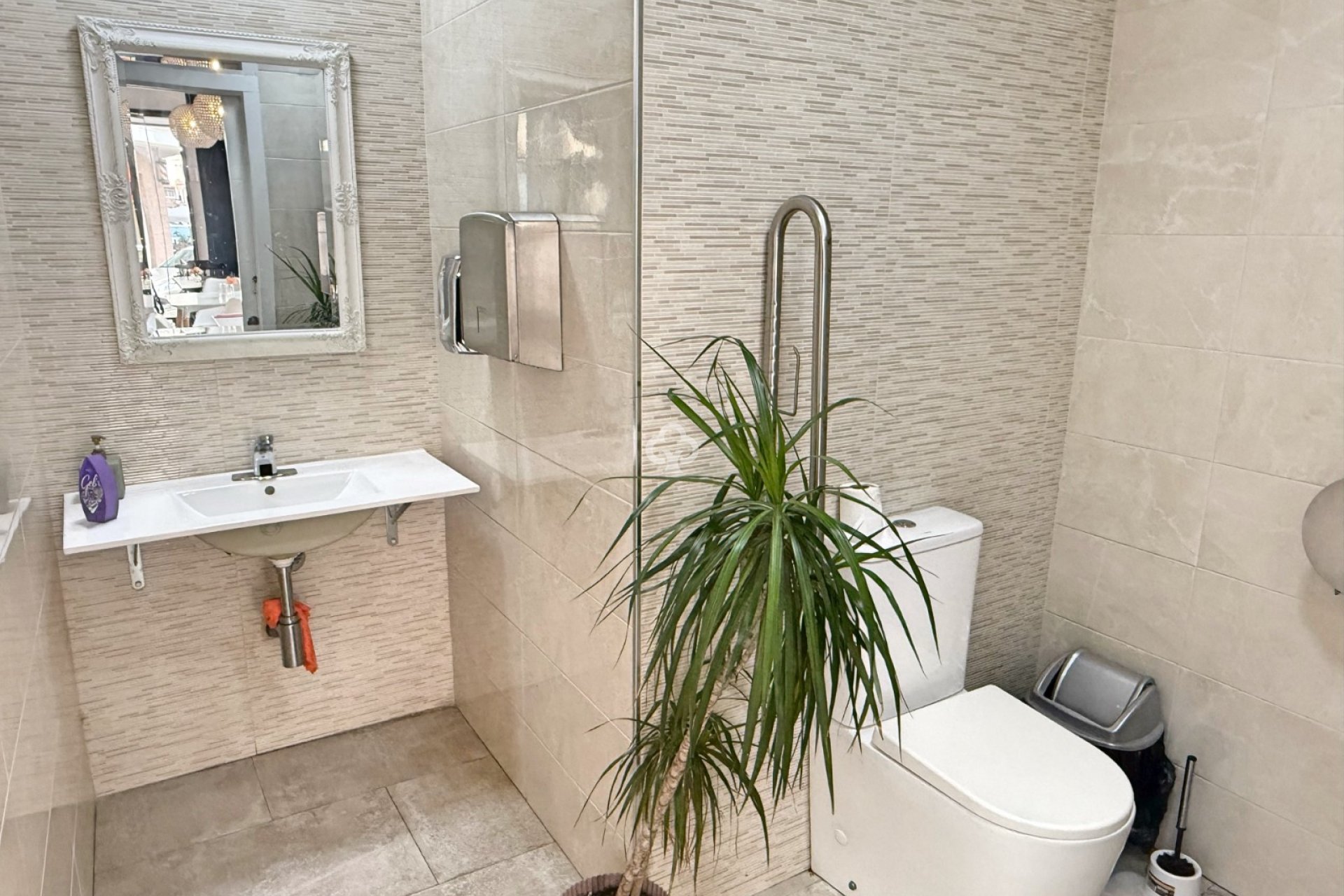 Business transfer - Commercial unit -
Torrevieja - Playa de los Locos