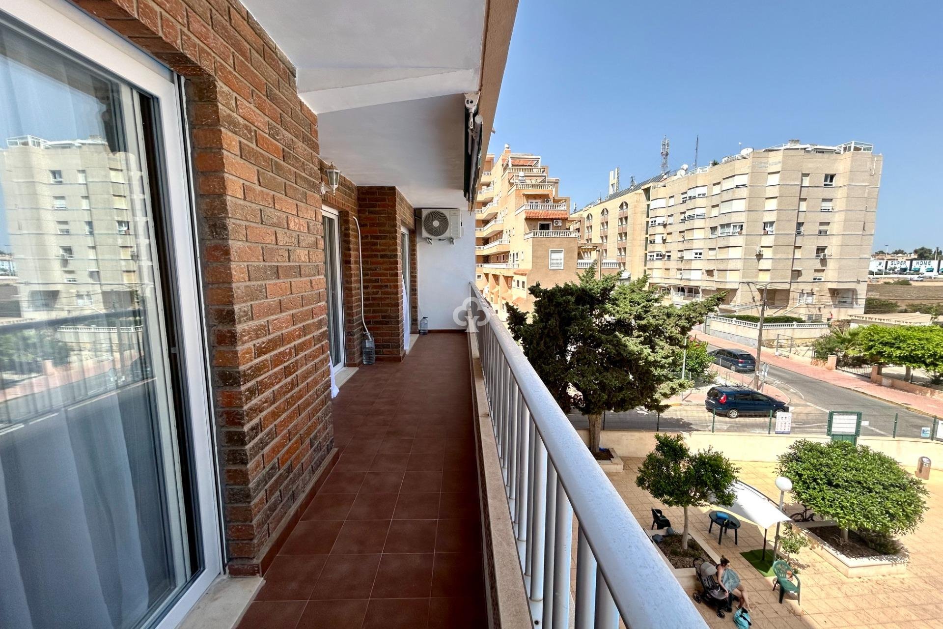 Jälleenmyynti - Apartment -
Torrevieja - Punta Prima