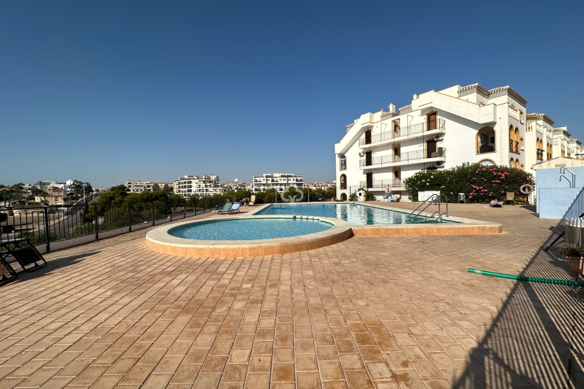 Jälleenmyynti - Casa Tipo Dúplex -
Orihuela Costa - Cabo roig - La Zenia