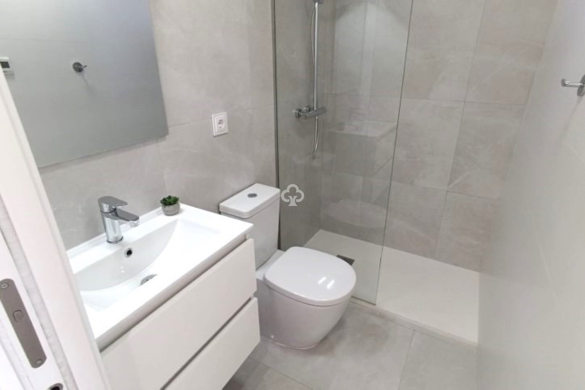 Jälleenmyynti - Chalet independiente -
Orihuela Costa - Villamartín