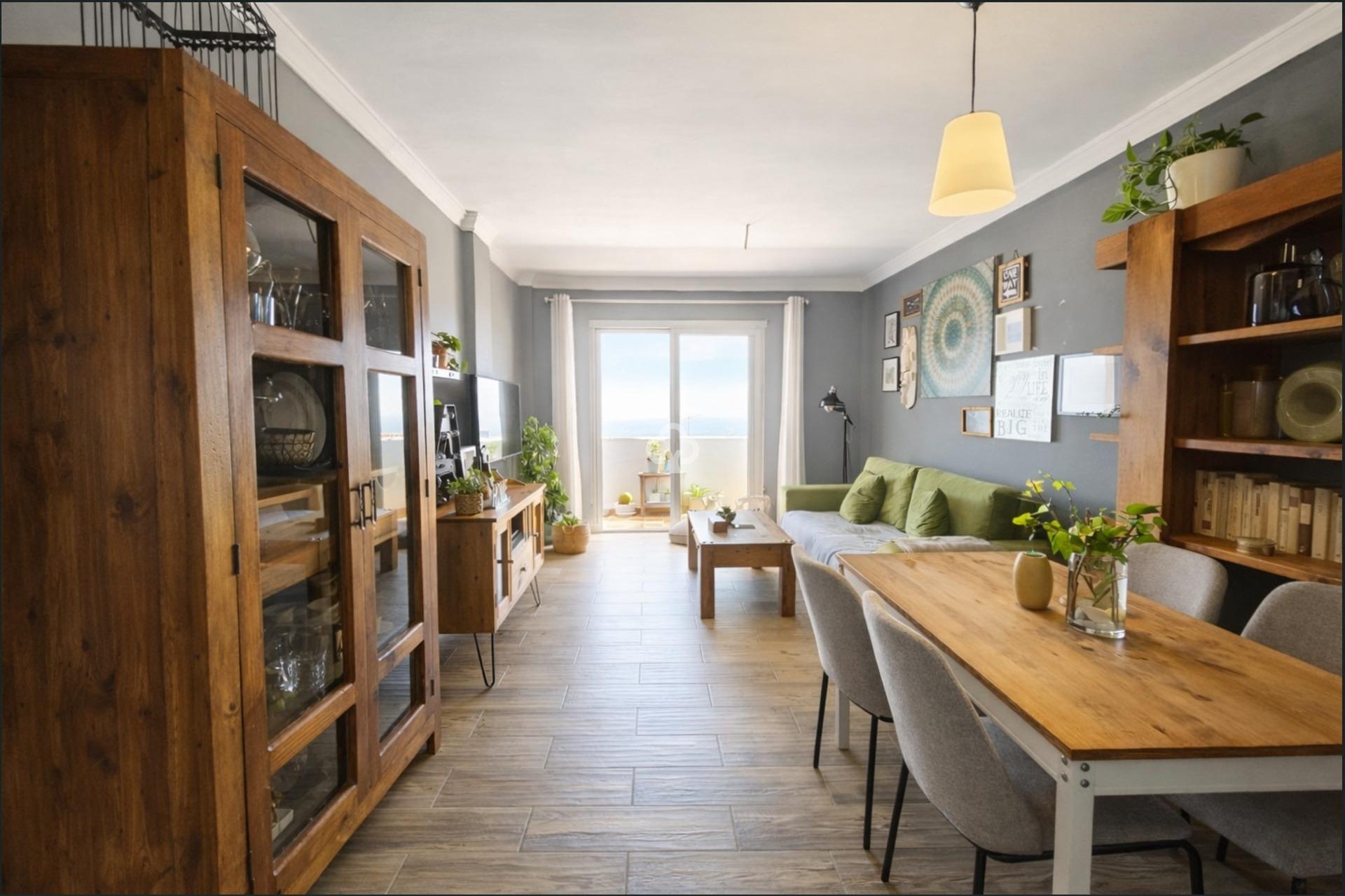 Jälleenmyynti - Huoneisto, alin krs. -
Benalmádena - Centro