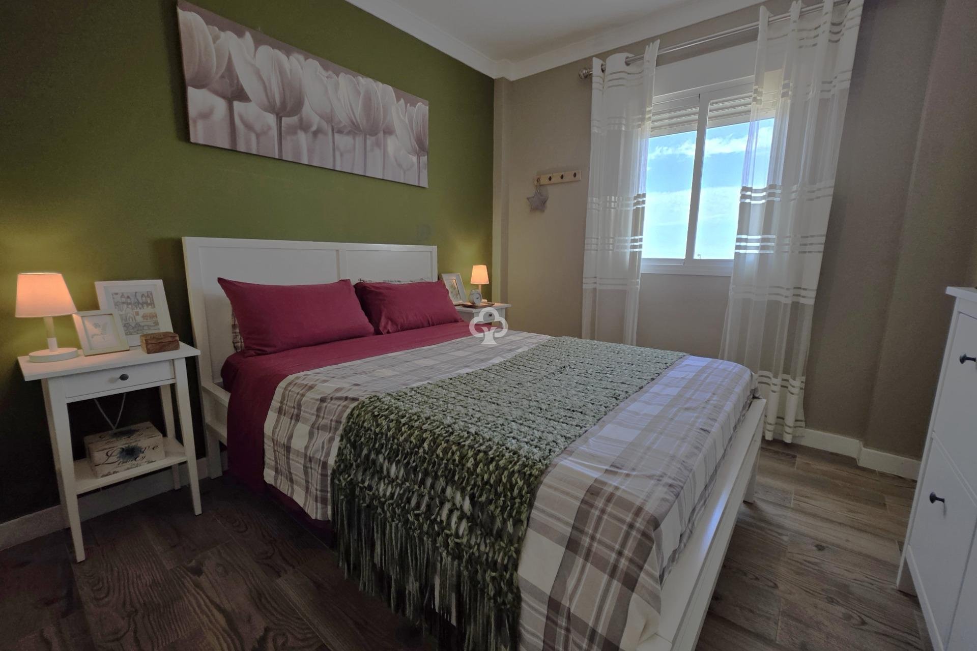 Jälleenmyynti - Huoneisto, alin krs. -
Benalmádena - Centro