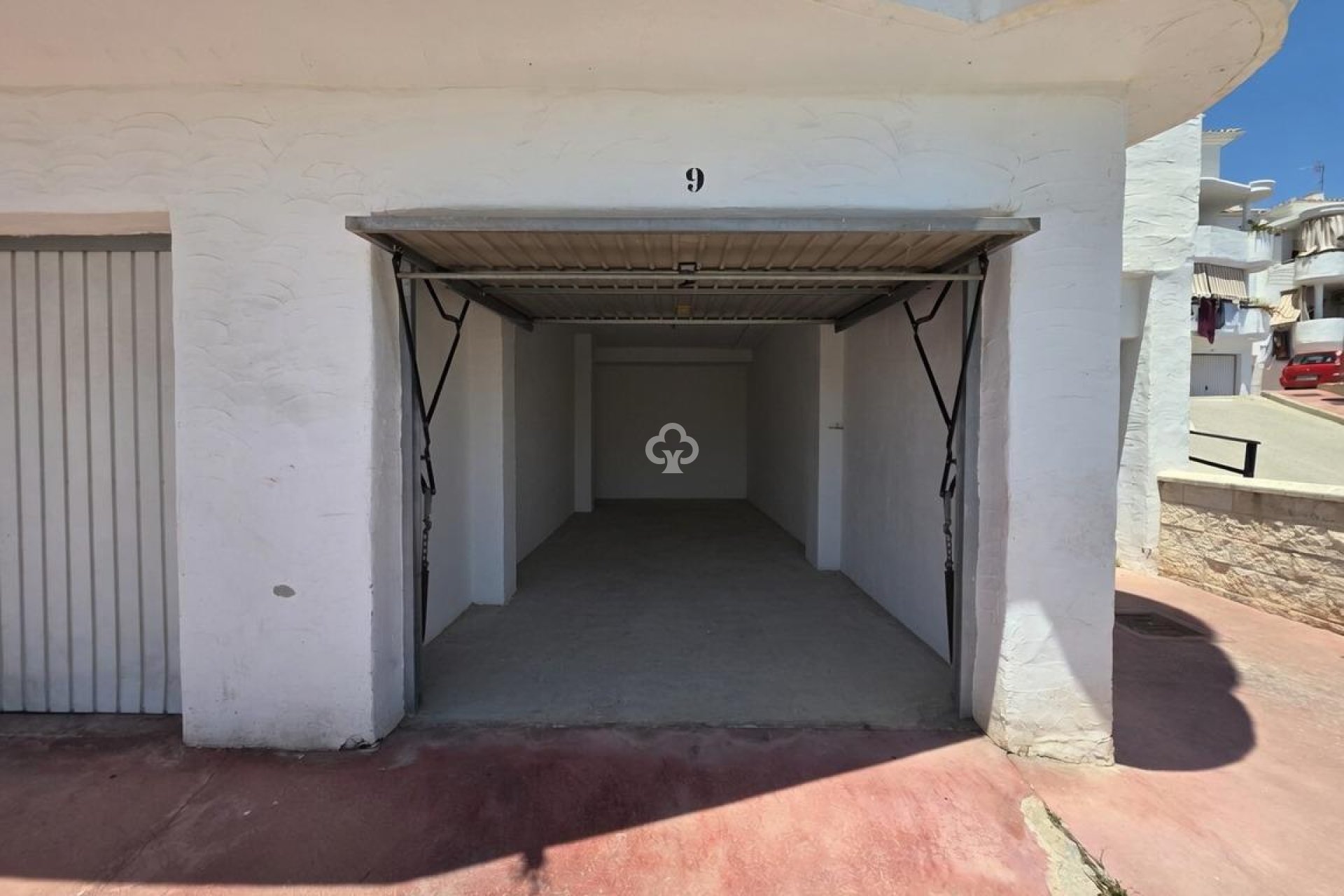 Jälleenmyynti - Huoneisto, alin krs. -
Benalmádena - Centro