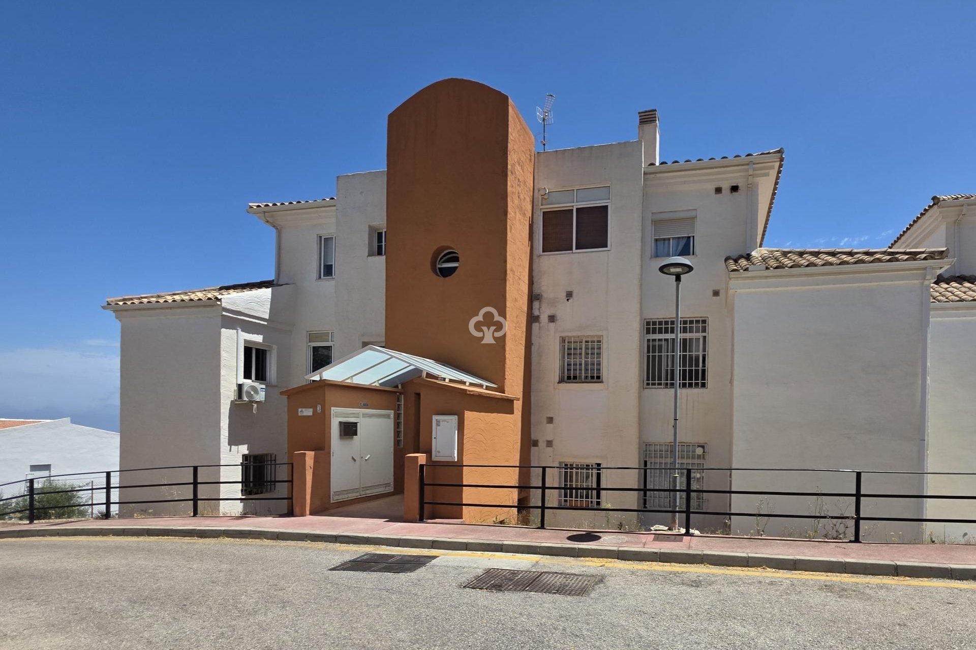 Jälleenmyynti - Huoneisto, alin krs. -
Benalmádena - Centro