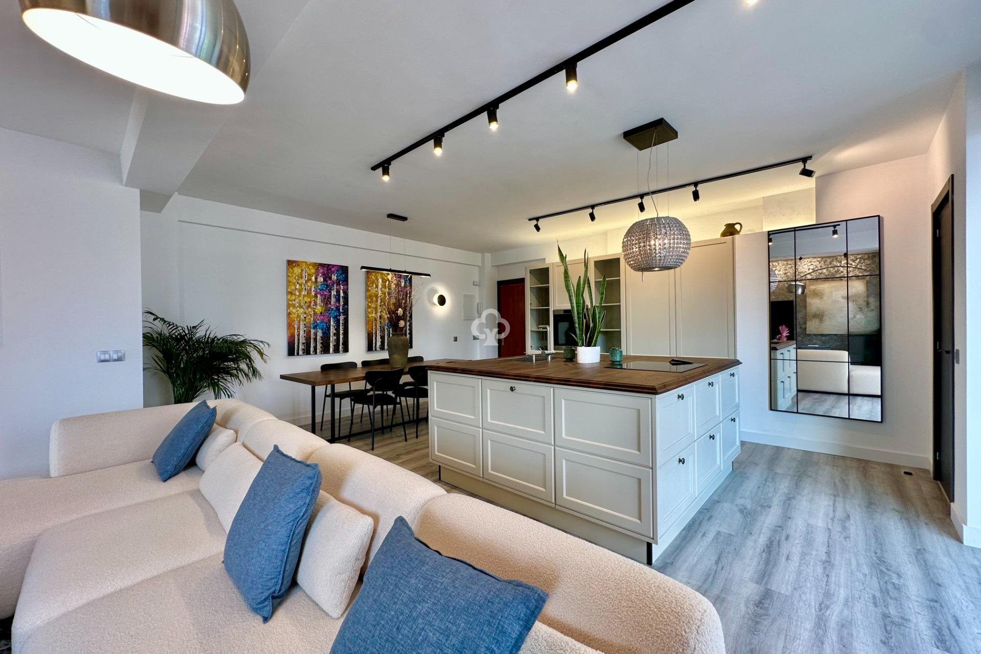 Jälleenmyynti - Huoneisto -
Fuengirola - 1ª Línea de playa