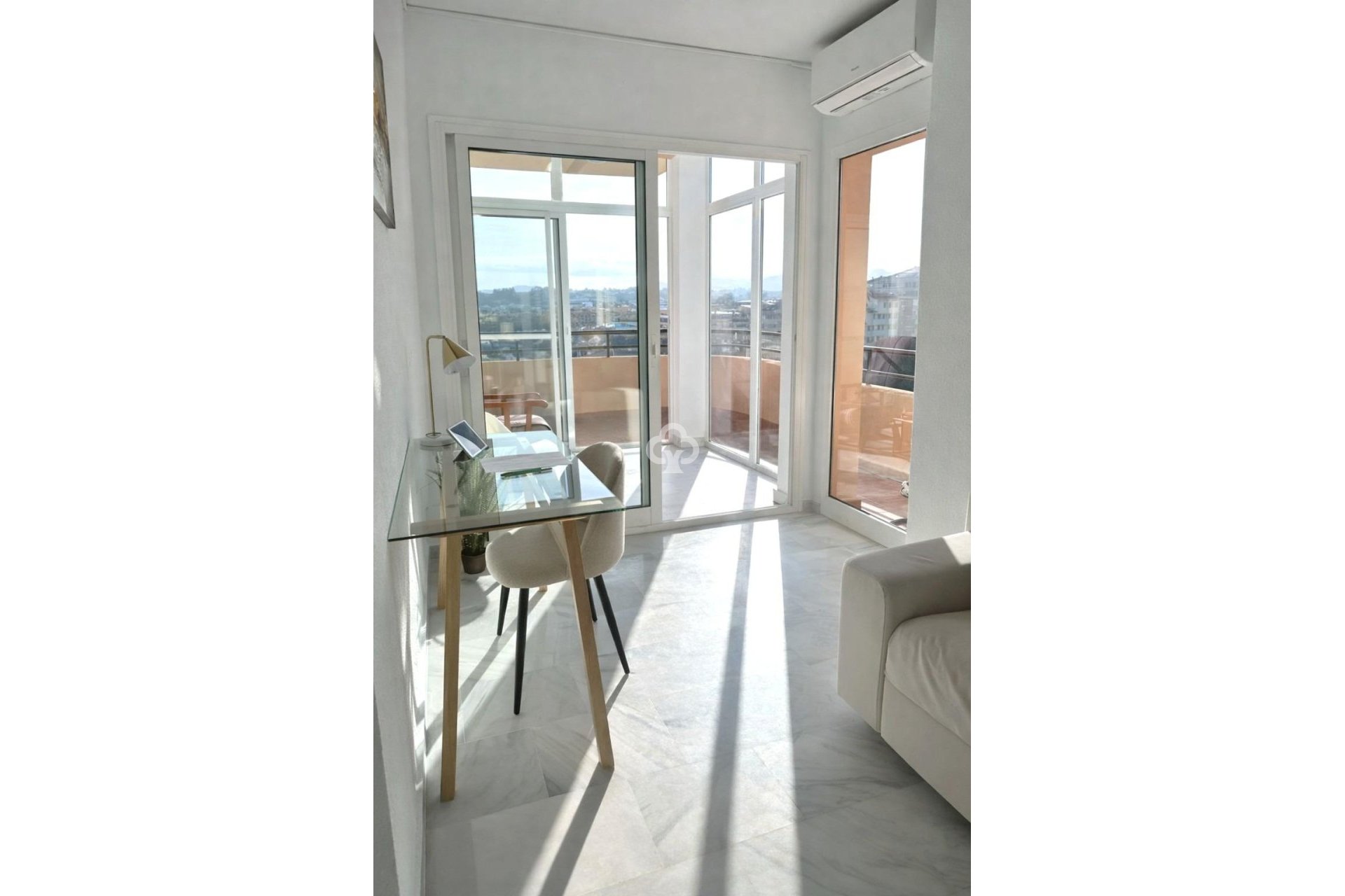 Jälleenmyynti - Huoneisto -
Fuengirola - Los Pacos