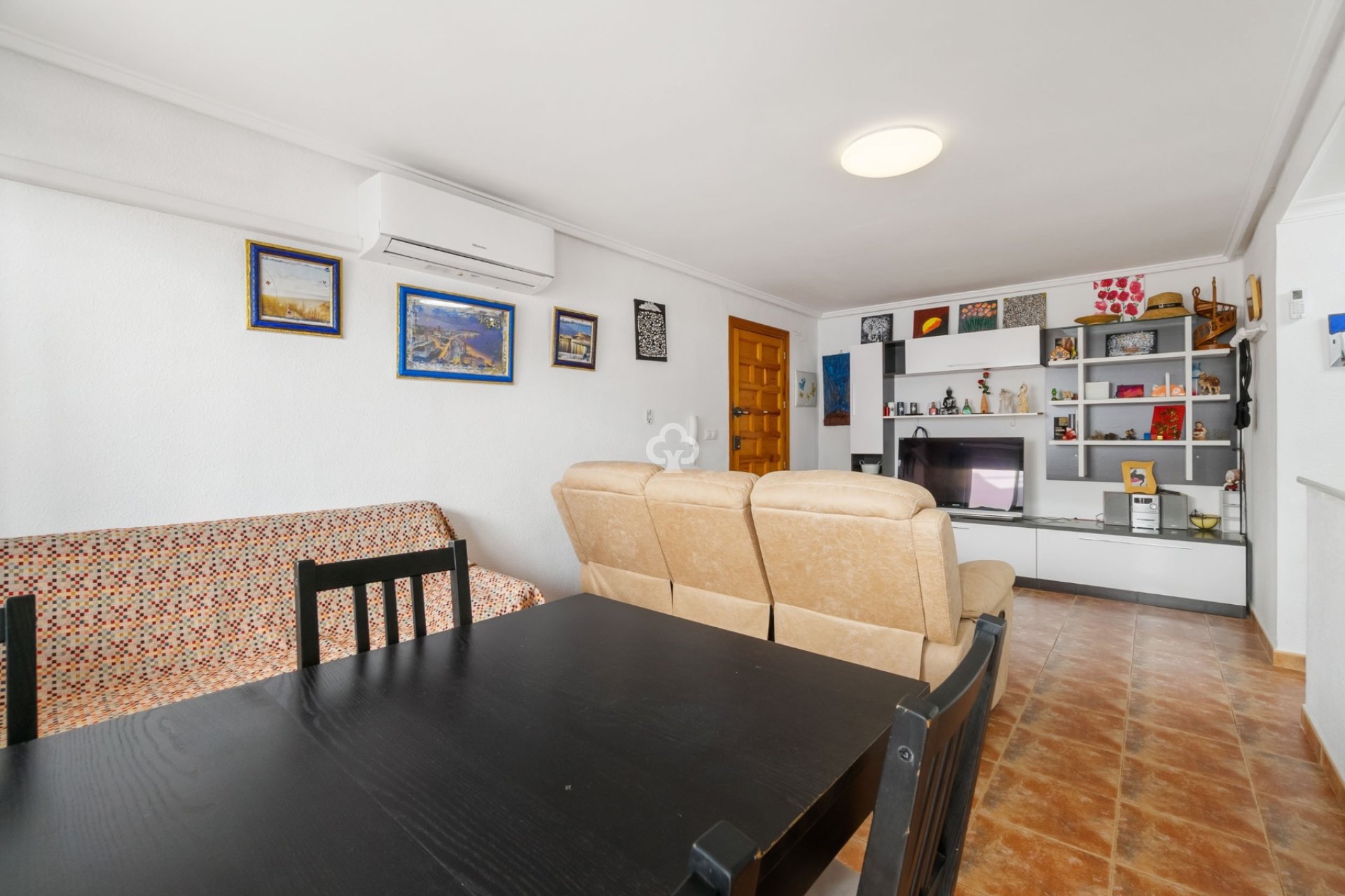 Jälleenmyynti - Huoneisto -
La Mata