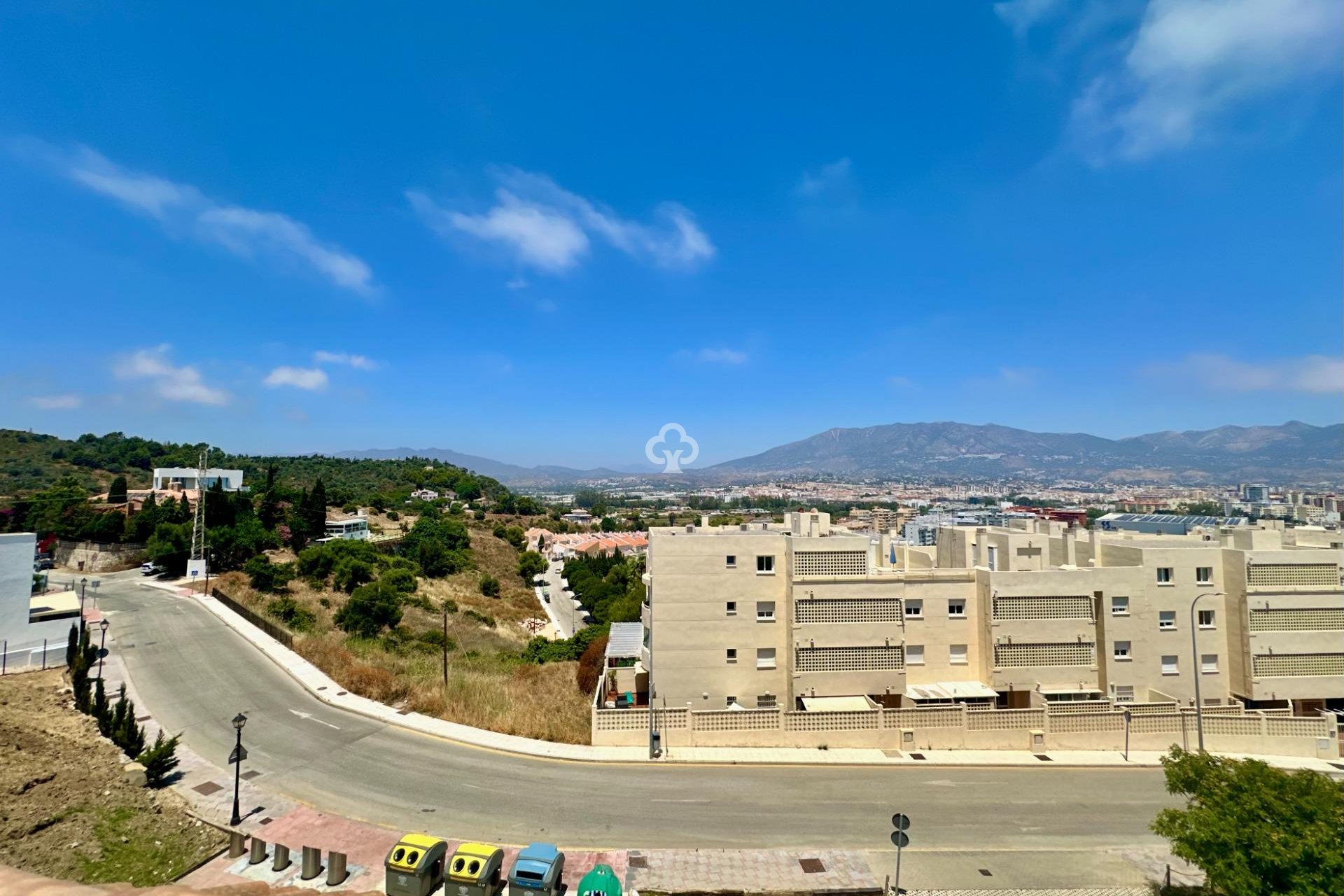 Jälleenmyynti - Kattohuoneisto -
Fuengirola - Zona Sohail
