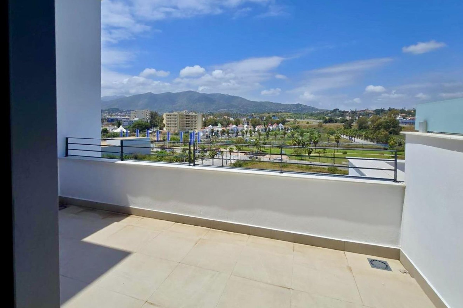 Jälleenmyynti - Kattohuoneisto -
Torremolinos - Los Alamos