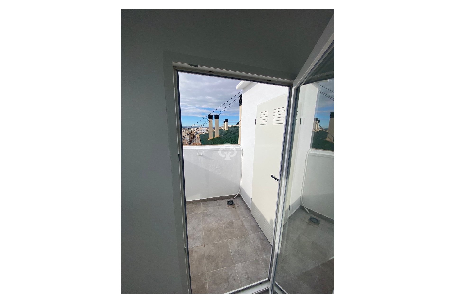 Jälleenmyynti - Kattohuoneisto -
Torrevieja - 03182, Calle Gumersindo