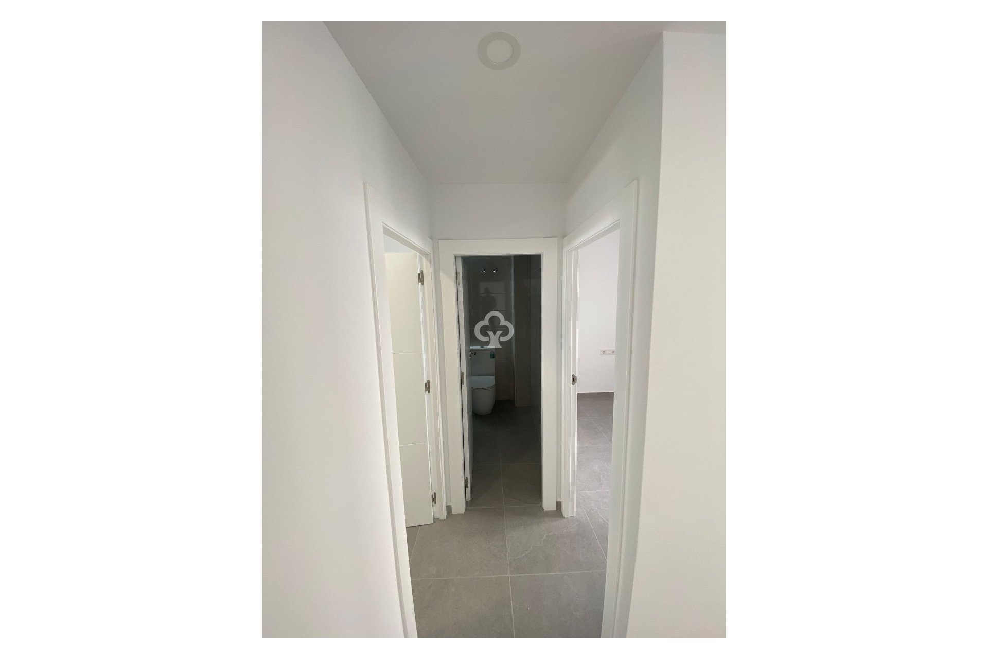 Jälleenmyynti - Kattohuoneisto -
Torrevieja - 03182, Calle Gumersindo