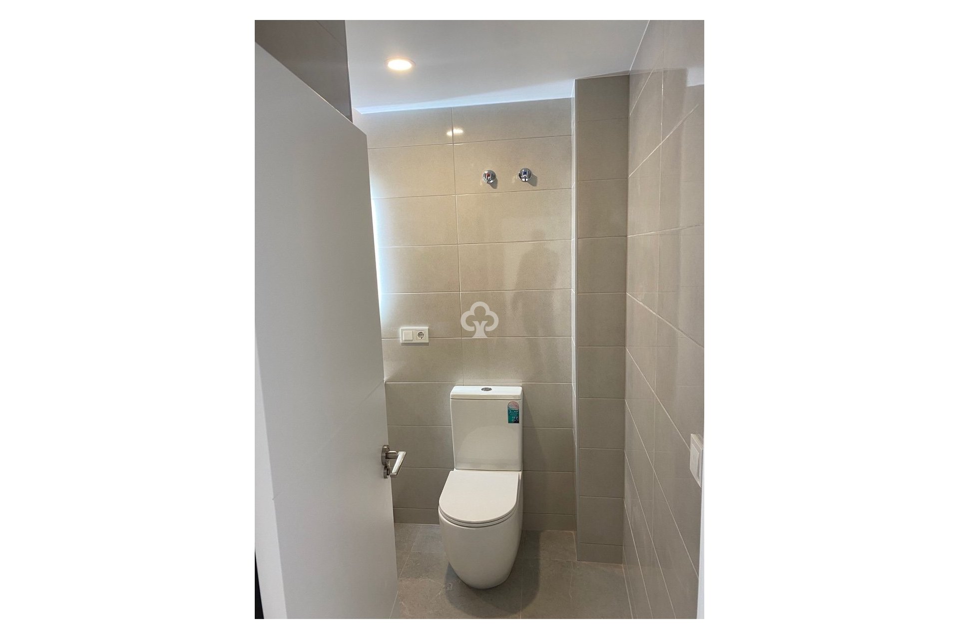 Jälleenmyynti - Kattohuoneisto -
Torrevieja - 03182, Calle Gumersindo