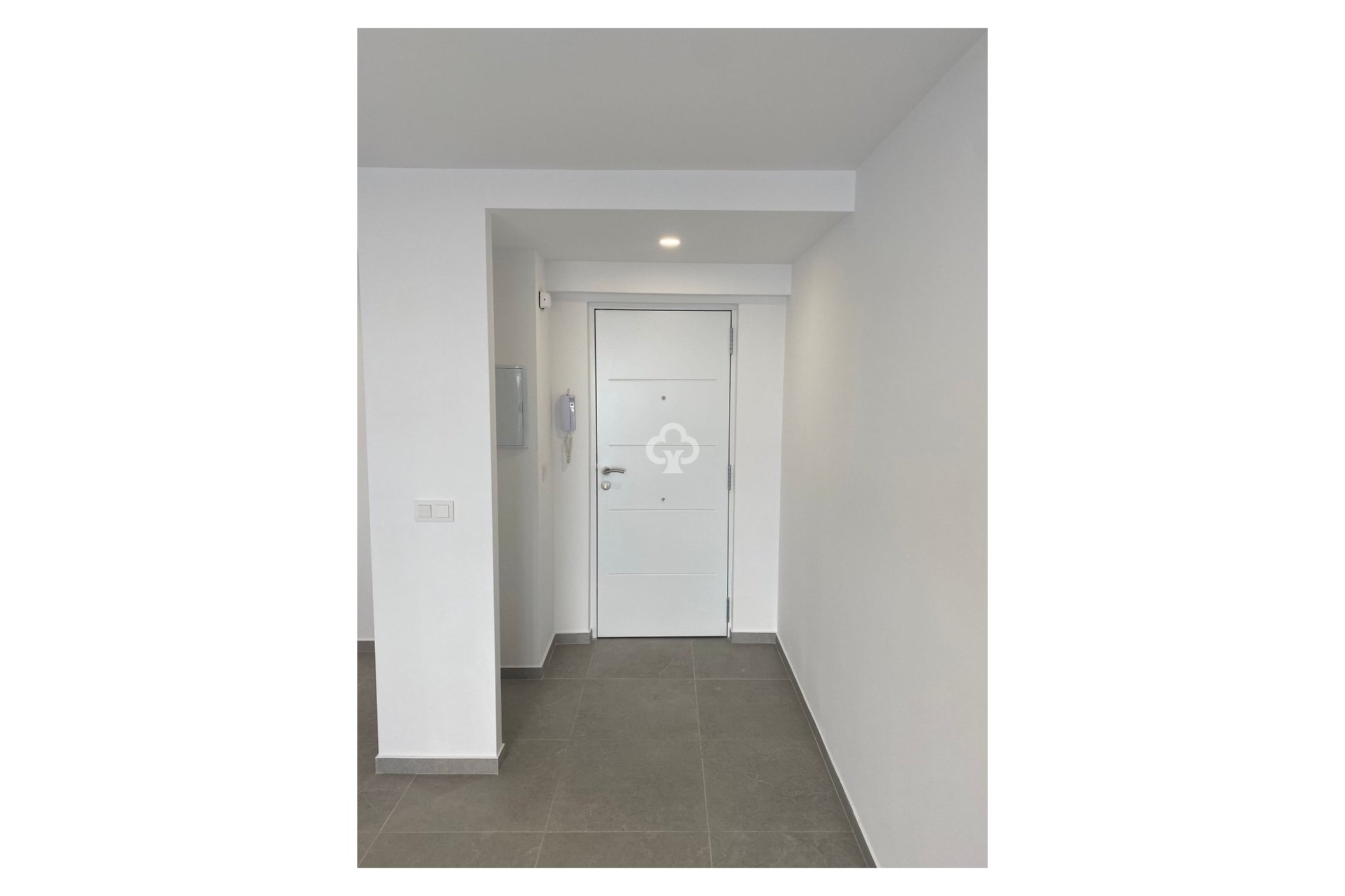 Jälleenmyynti - Kattohuoneisto -
Torrevieja - 03182, Calle Gumersindo