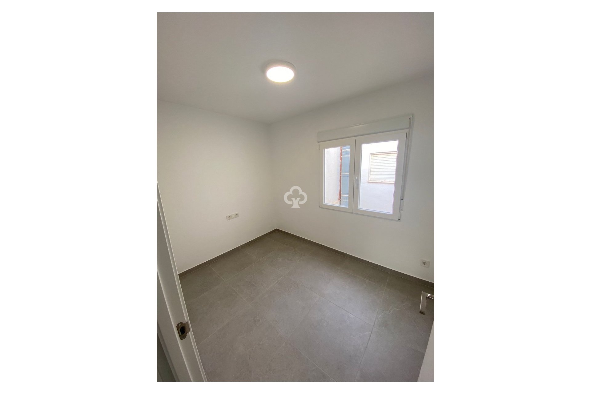 Jälleenmyynti - Kattohuoneisto -
Torrevieja - 03182, Calle Gumersindo