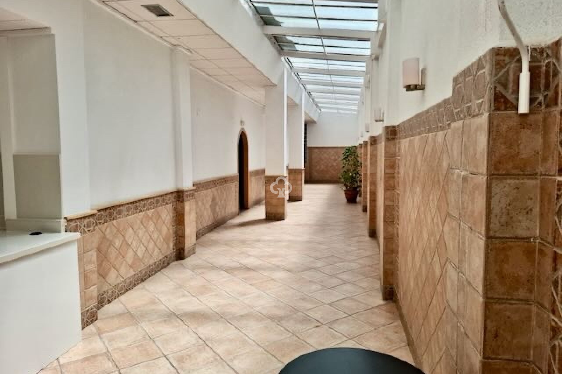 Jälleenmyynti - Liiketoiminta -
Torrevieja - 03182, Avenida de las Habaneras