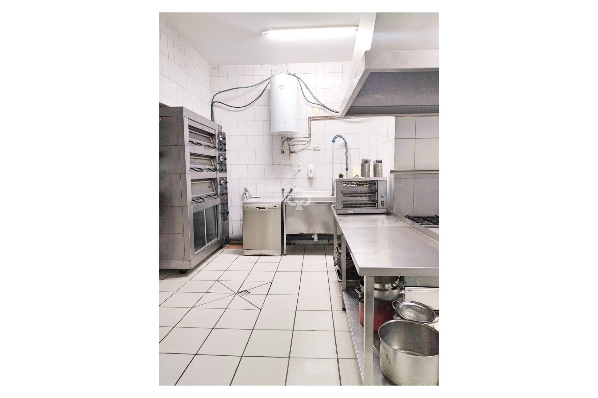 Jälleenmyynti - Liiketoiminta -
Torrevieja - El Acequión - Los Náufragos