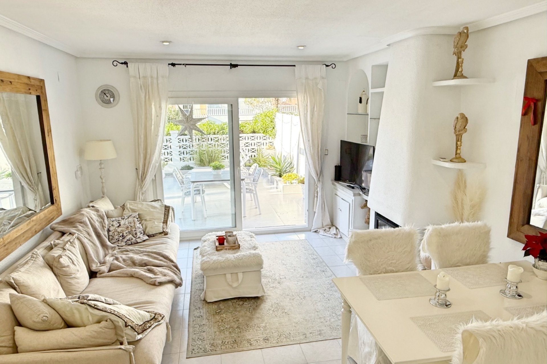 Jälleenmyynti - Lomamökki -
Guardamar del Segura - Urbanizaciones