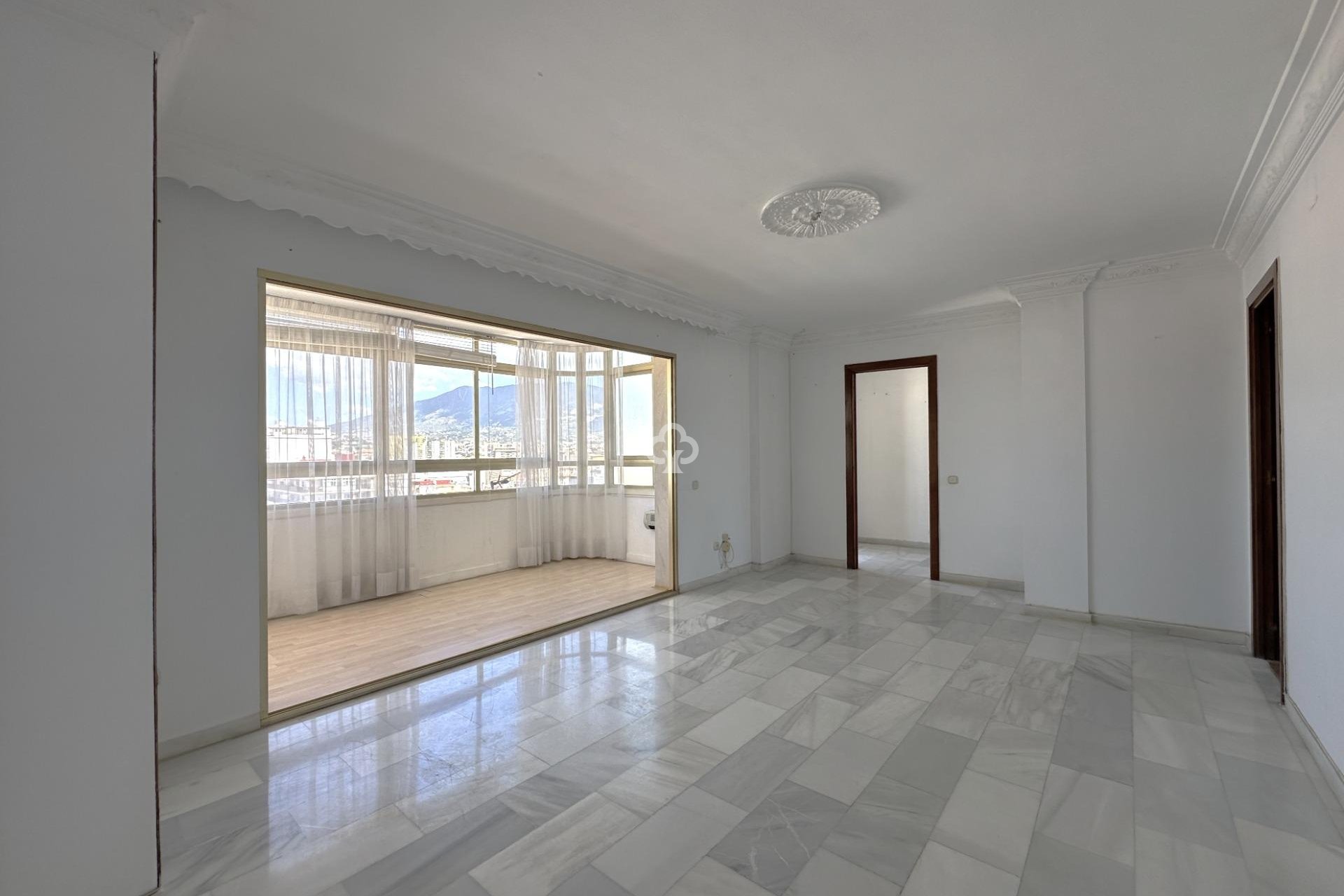 Jälleenmyynti - Piso -
Fuengirola - Puerto Deportivo