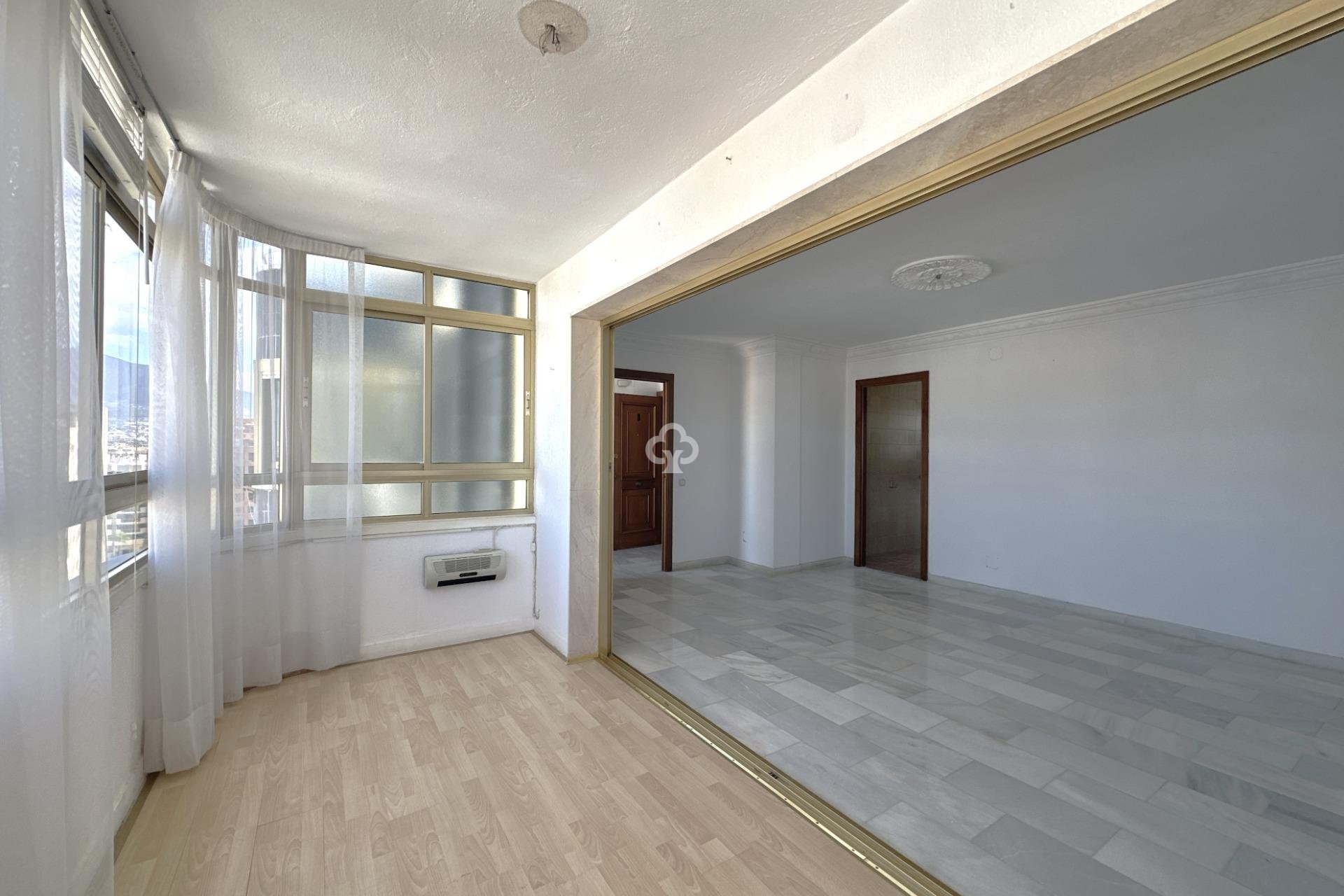Jälleenmyynti - Piso -
Fuengirola - Puerto Deportivo