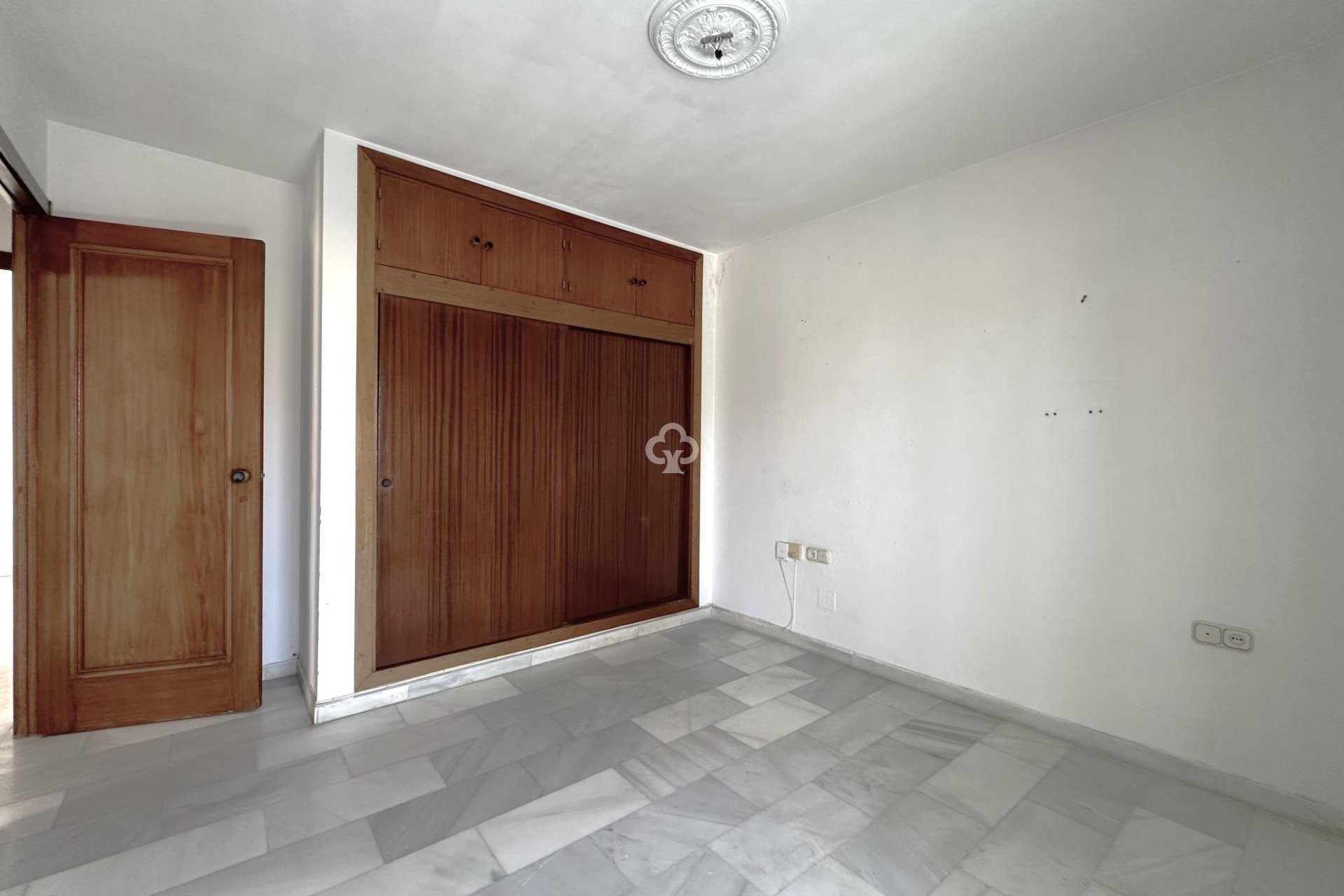 Jälleenmyynti - Piso -
Fuengirola - Puerto Deportivo