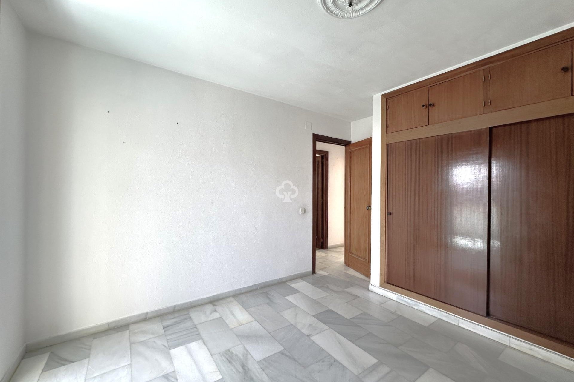 Jälleenmyynti - Piso -
Fuengirola - Puerto Deportivo