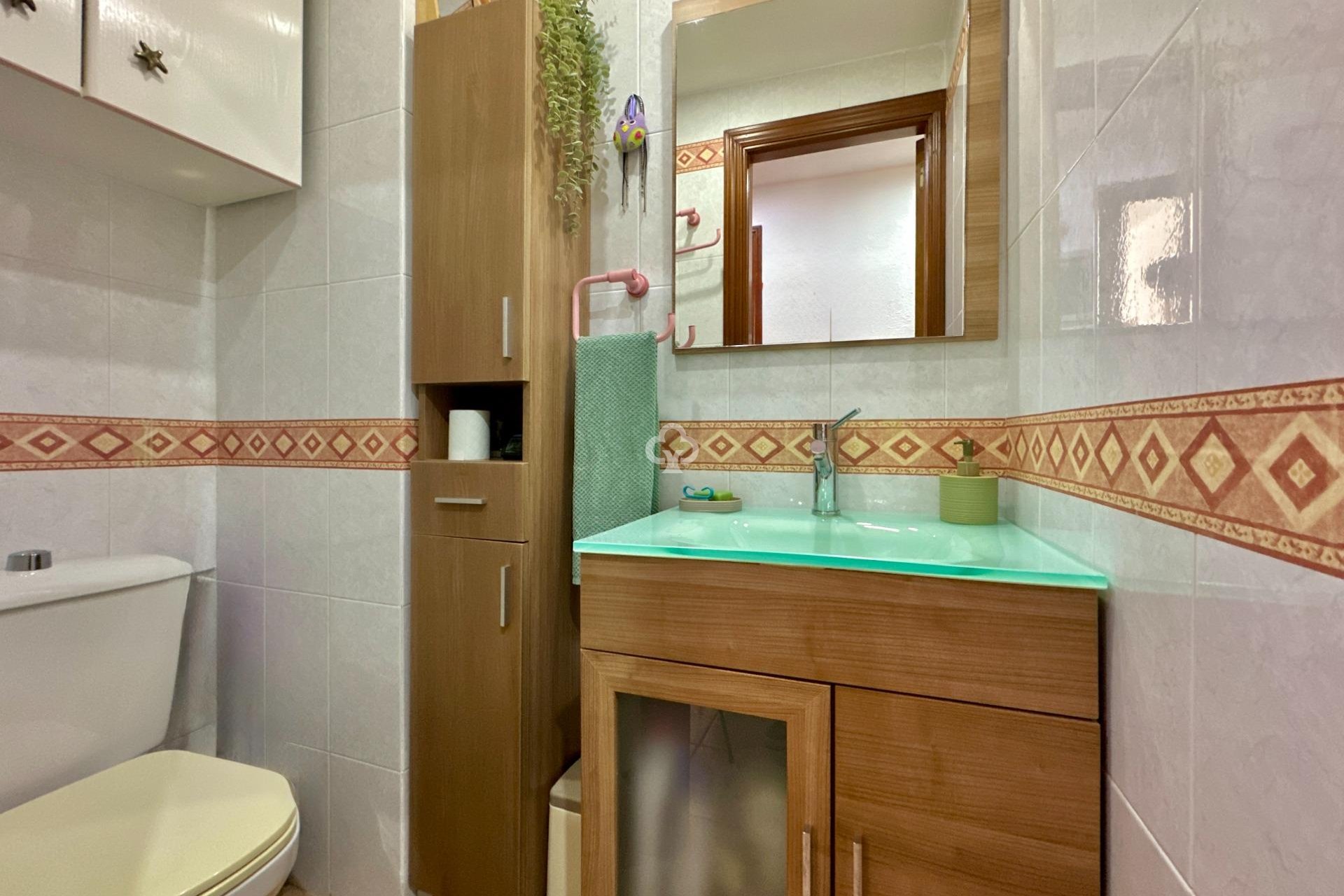 Jälleenmyynti - Piso -
Torremolinos - El Pinar - Palacio de Congresos