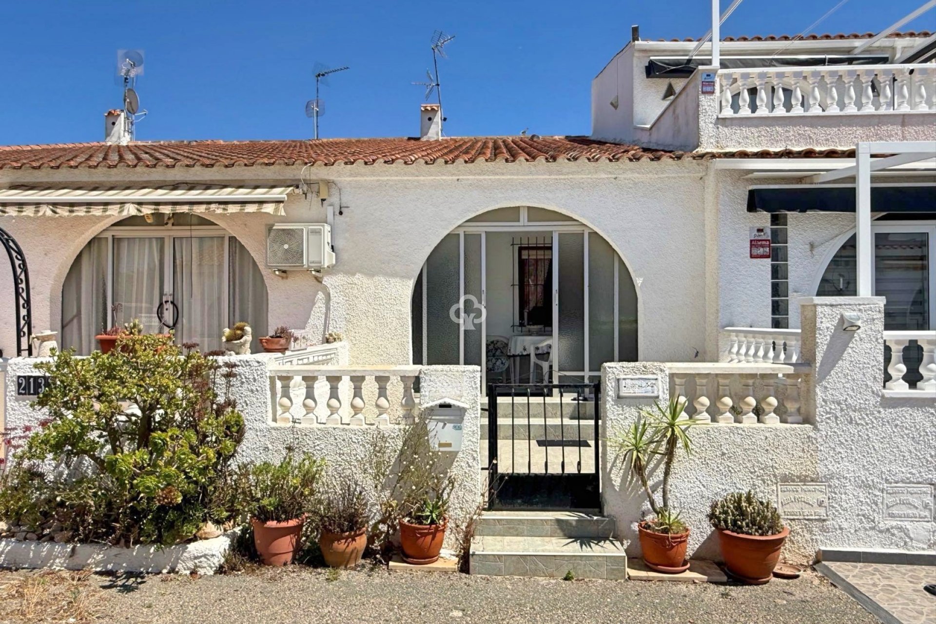 Jälleenmyynti - Rivitalo -
Torrevieja - La Siesta - El Salado -  Torreta