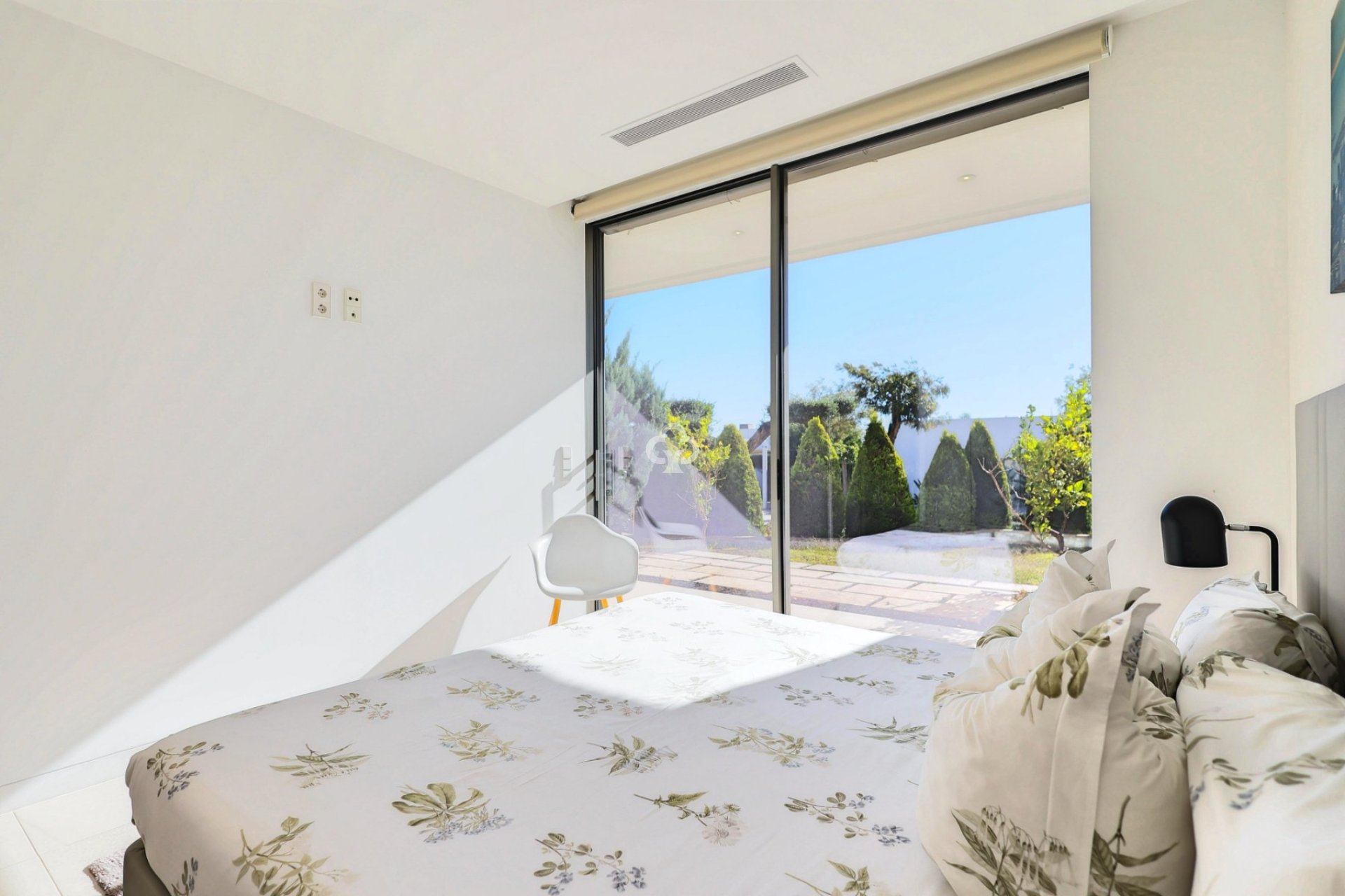 Jälleenmyynti - Villa -
Orihuela - 03189