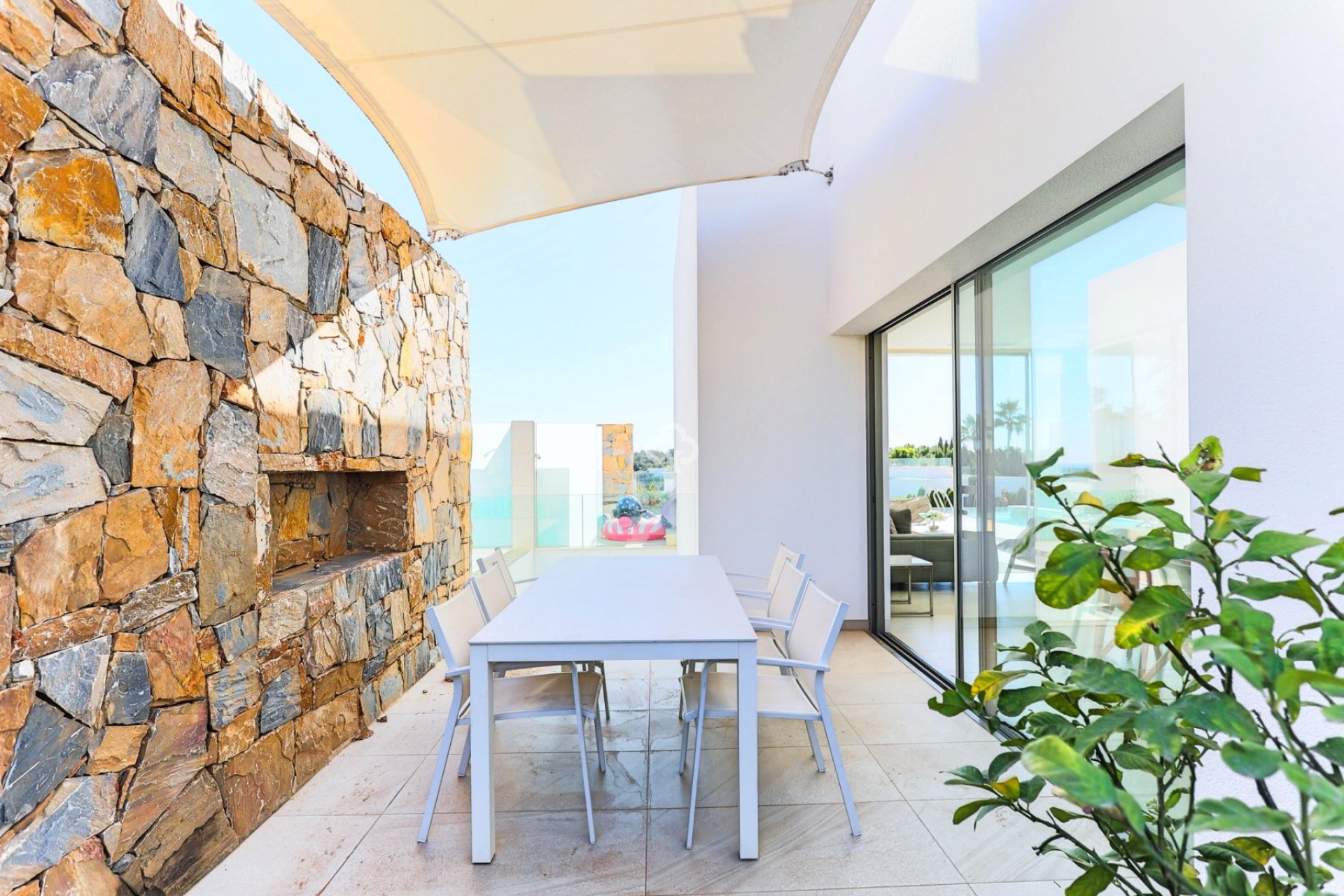 Jälleenmyynti - Villa -
Orihuela - 03189