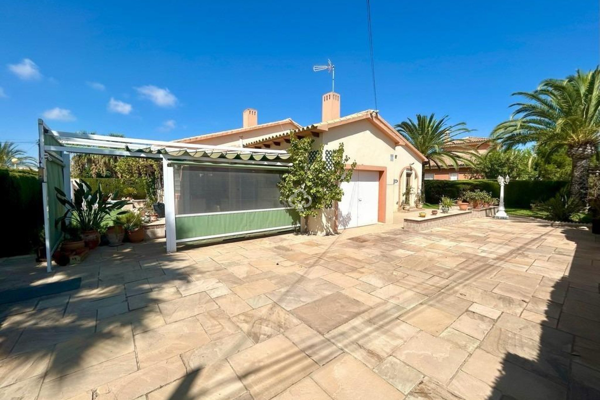 Jälleenmyynti - Villa -
Orihuela Costa - Aguamarina