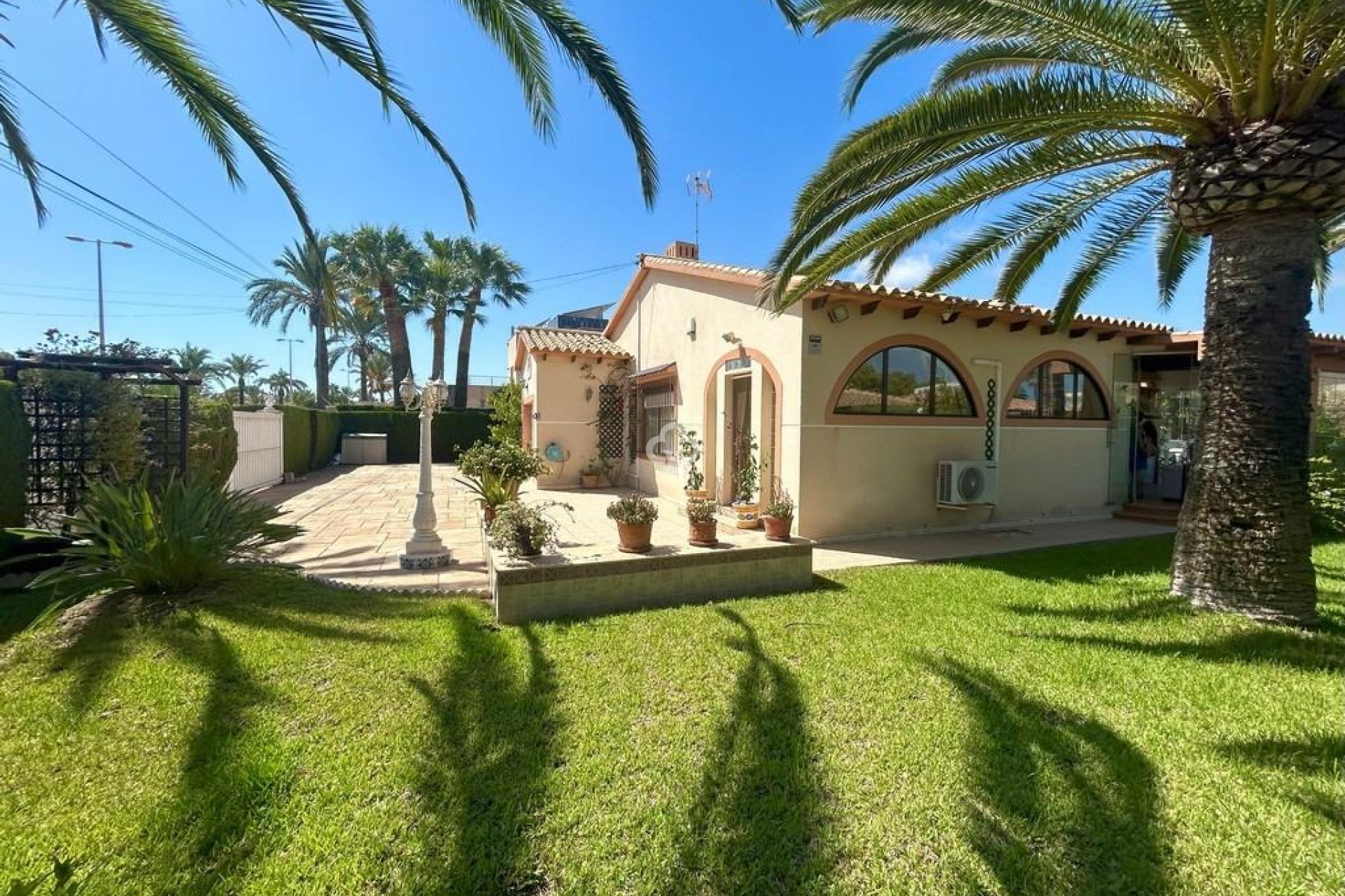 Jälleenmyynti - Villa -
Orihuela Costa - Aguamarina