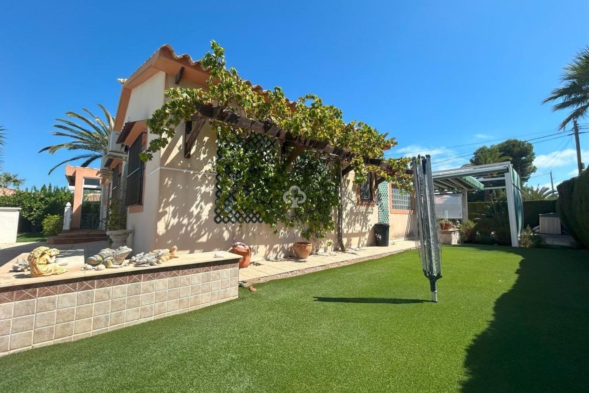 Jälleenmyynti - Villa -
Orihuela Costa - Aguamarina