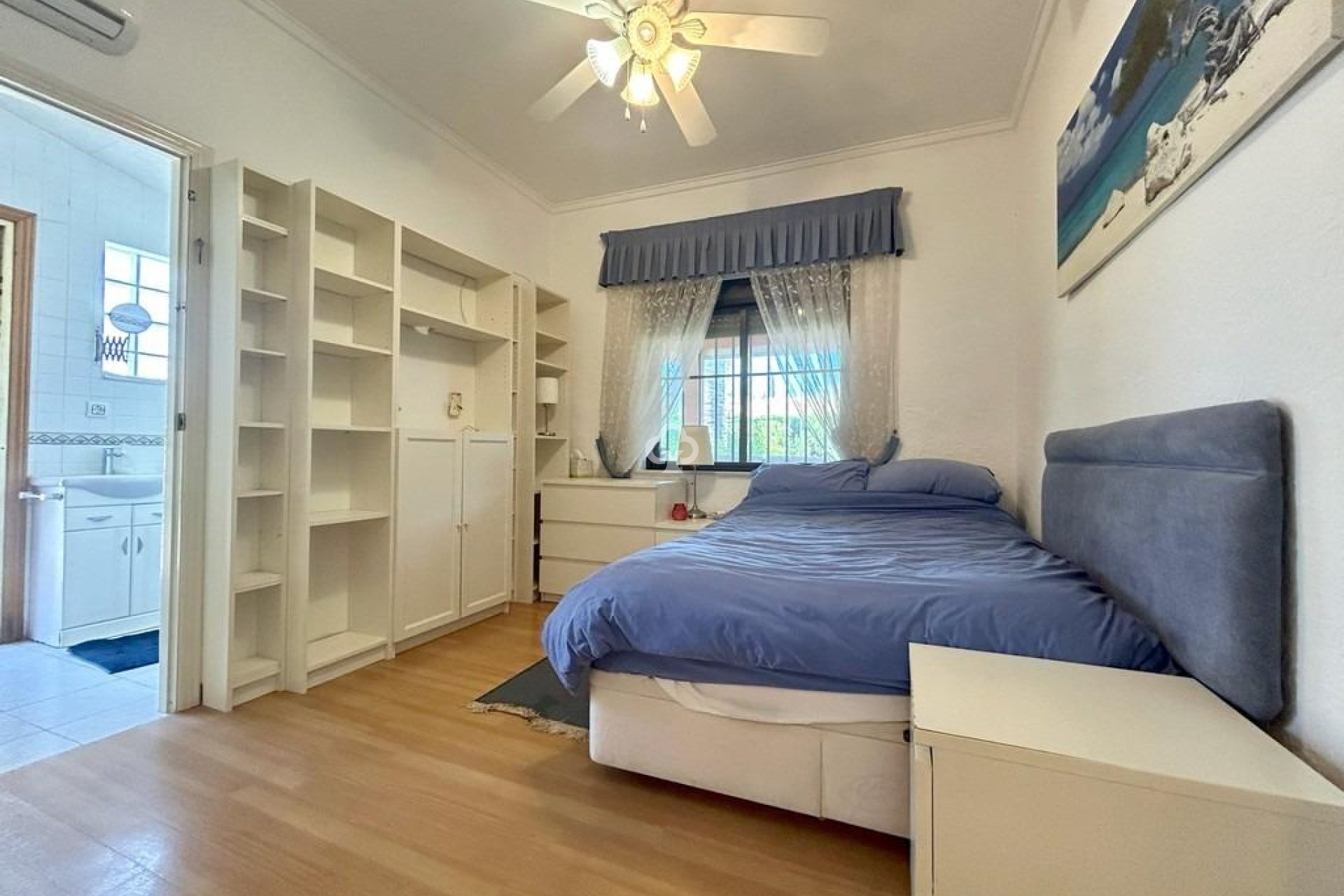 Jälleenmyynti - Villa -
Orihuela Costa - Aguamarina