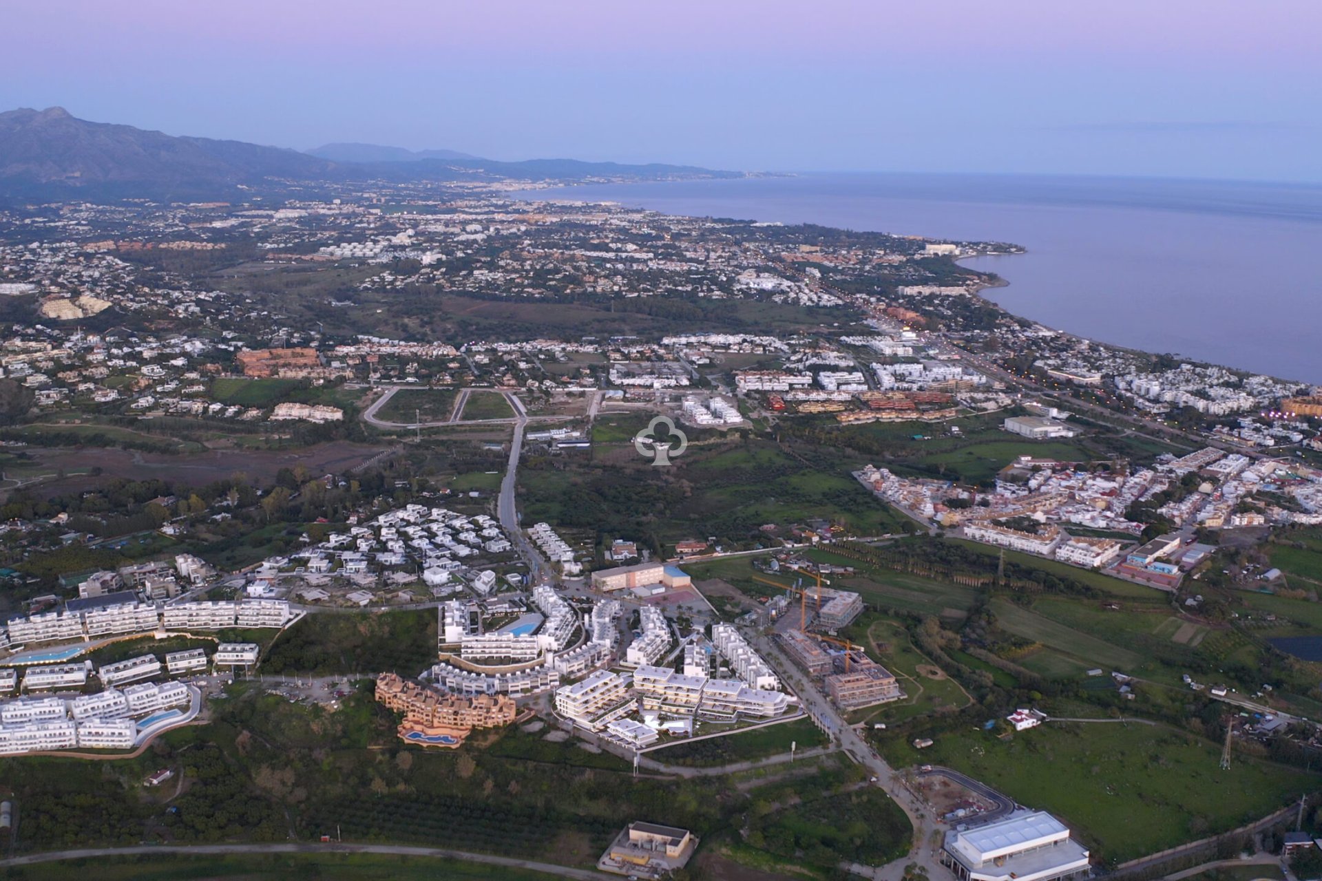 Neue Gebäude - Bajos -
Estepona - Calle Islas Bermudas s/n